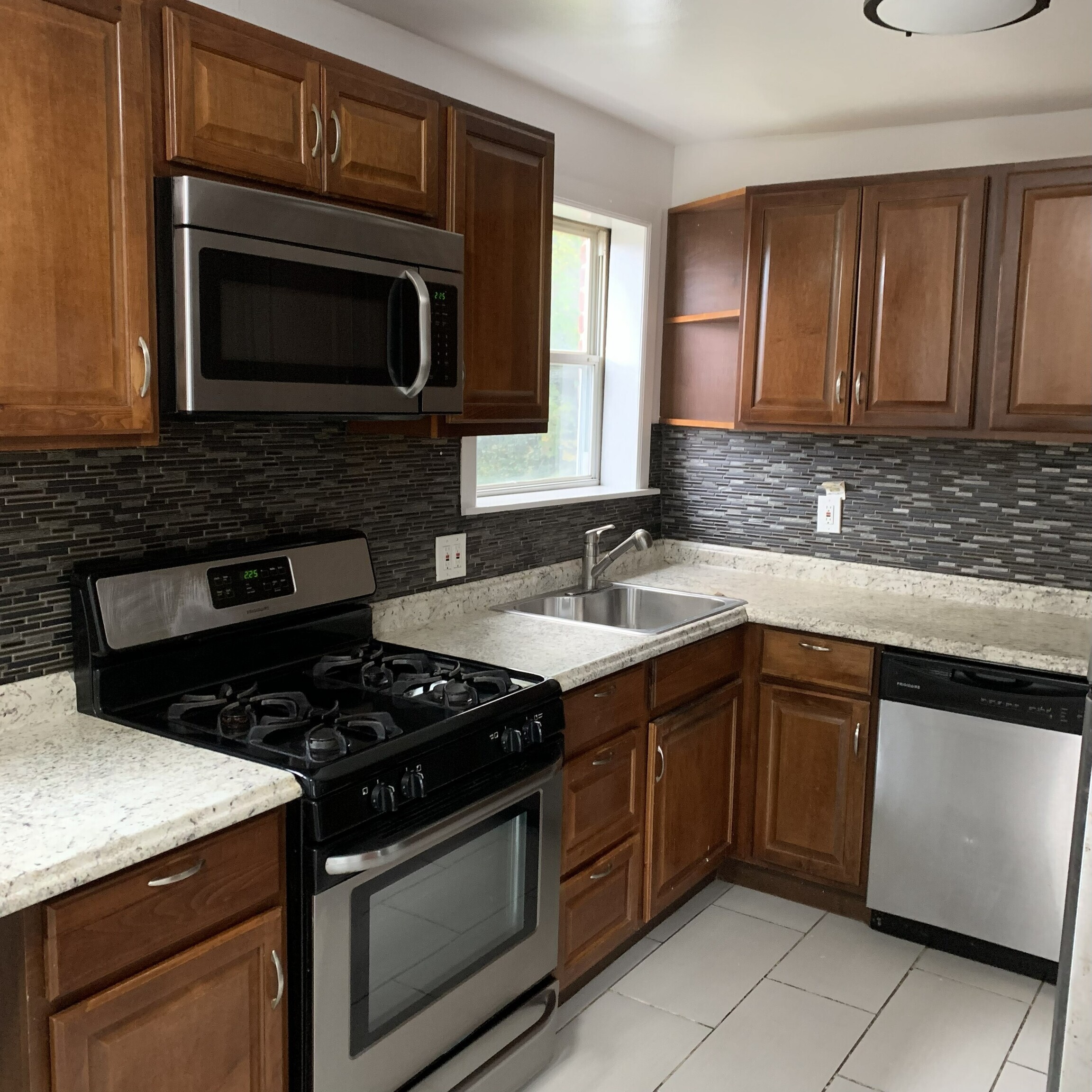 11 Bedford Avenue APT J1