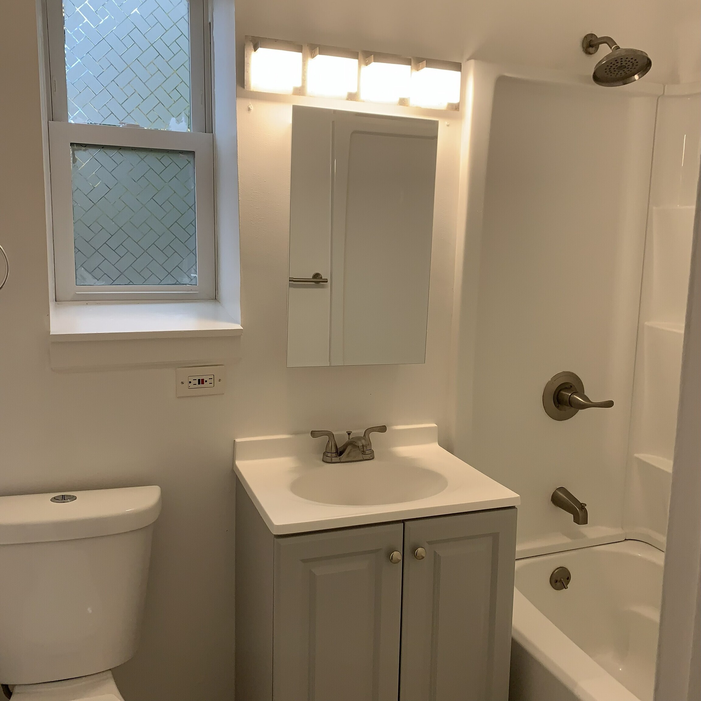 11 Bedford Avenue APT J1