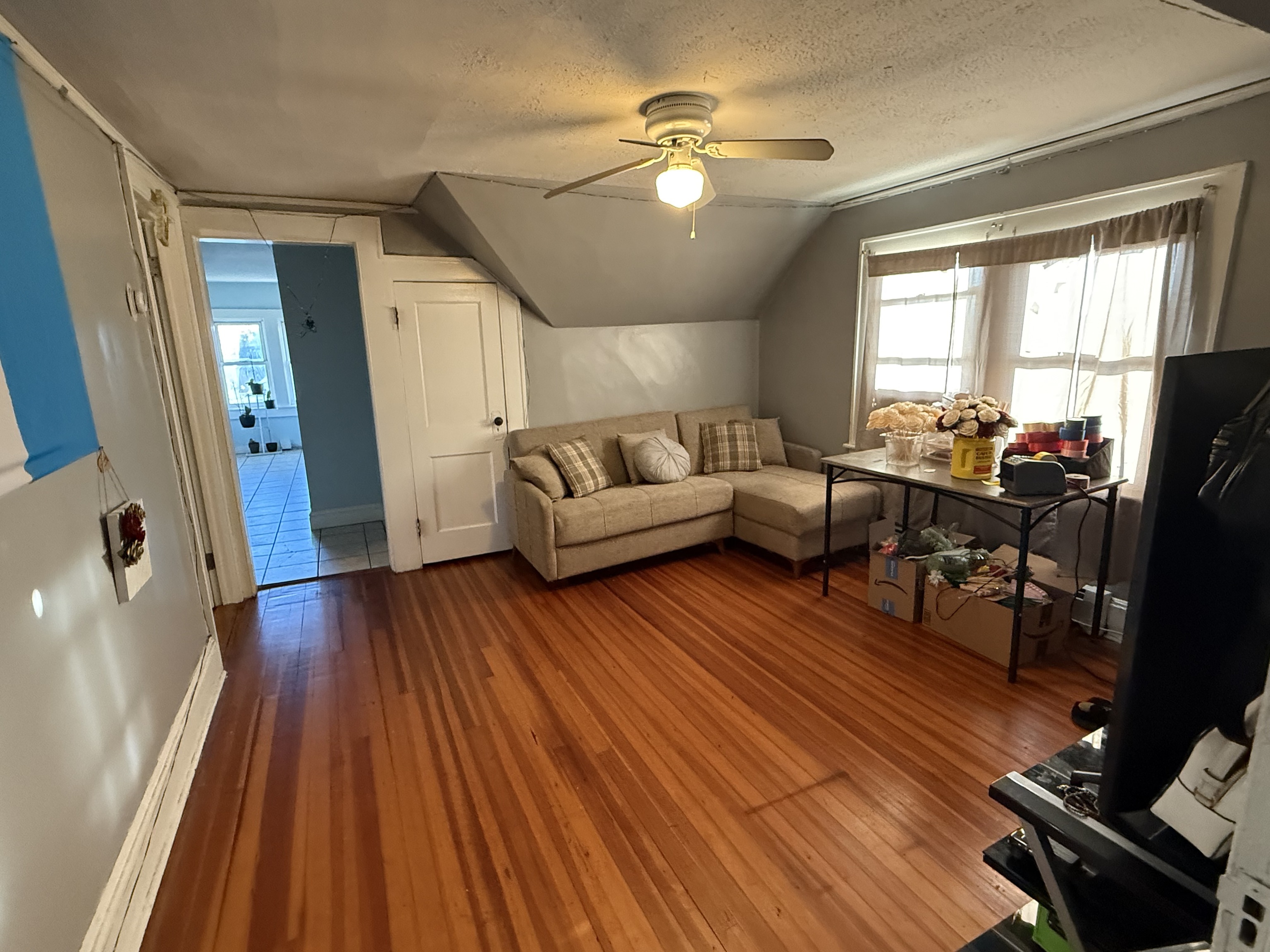 87 Manhattan Avenue 3rd floor