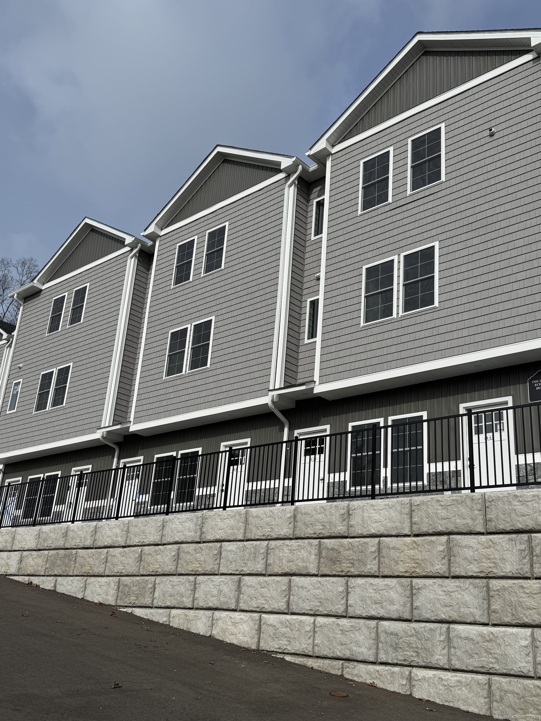 243 Echo Lake Road B11