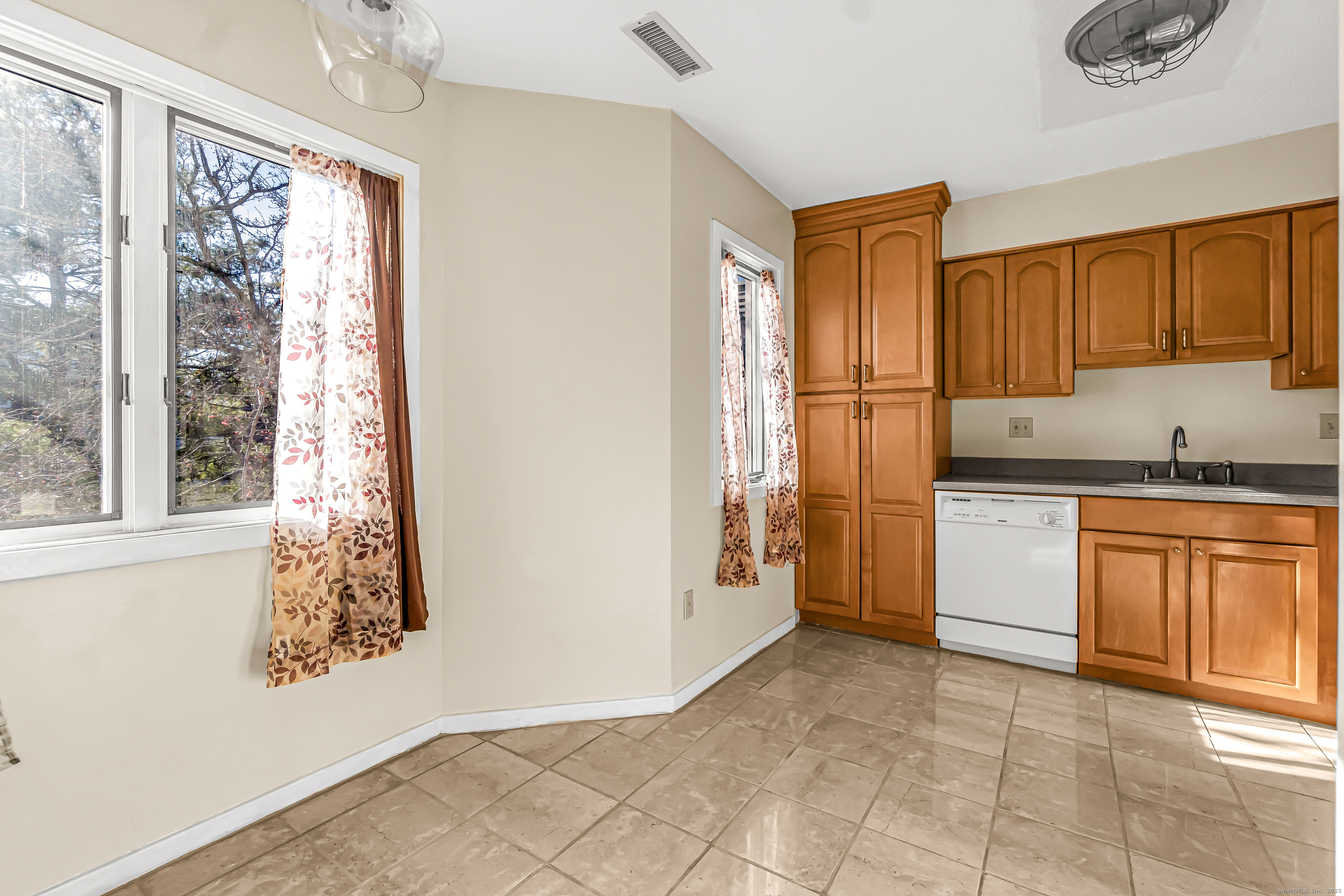 1412 Whitney Avenue APT F3