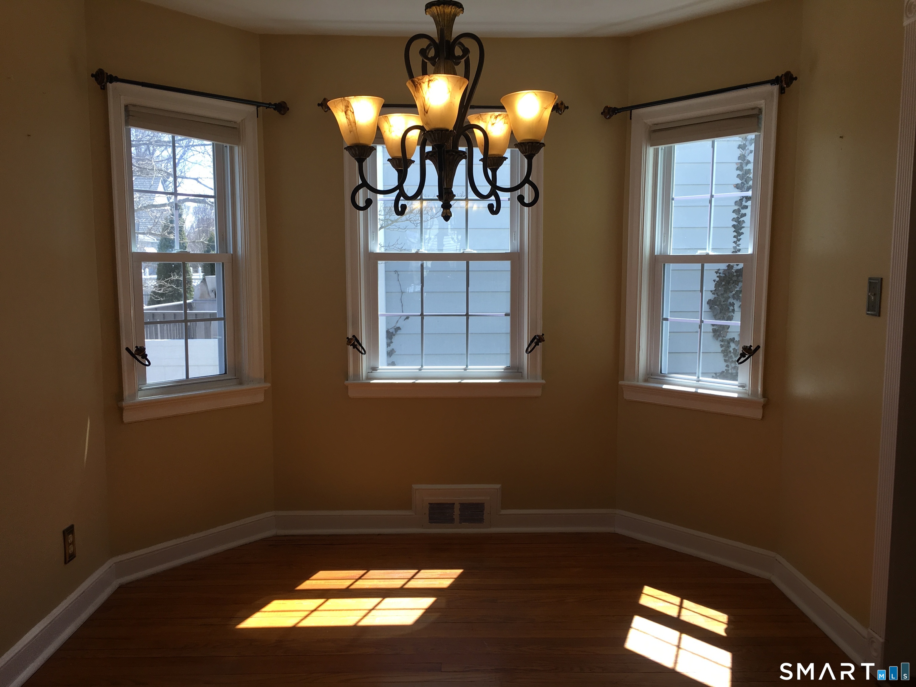 11 Fairlea Avenue