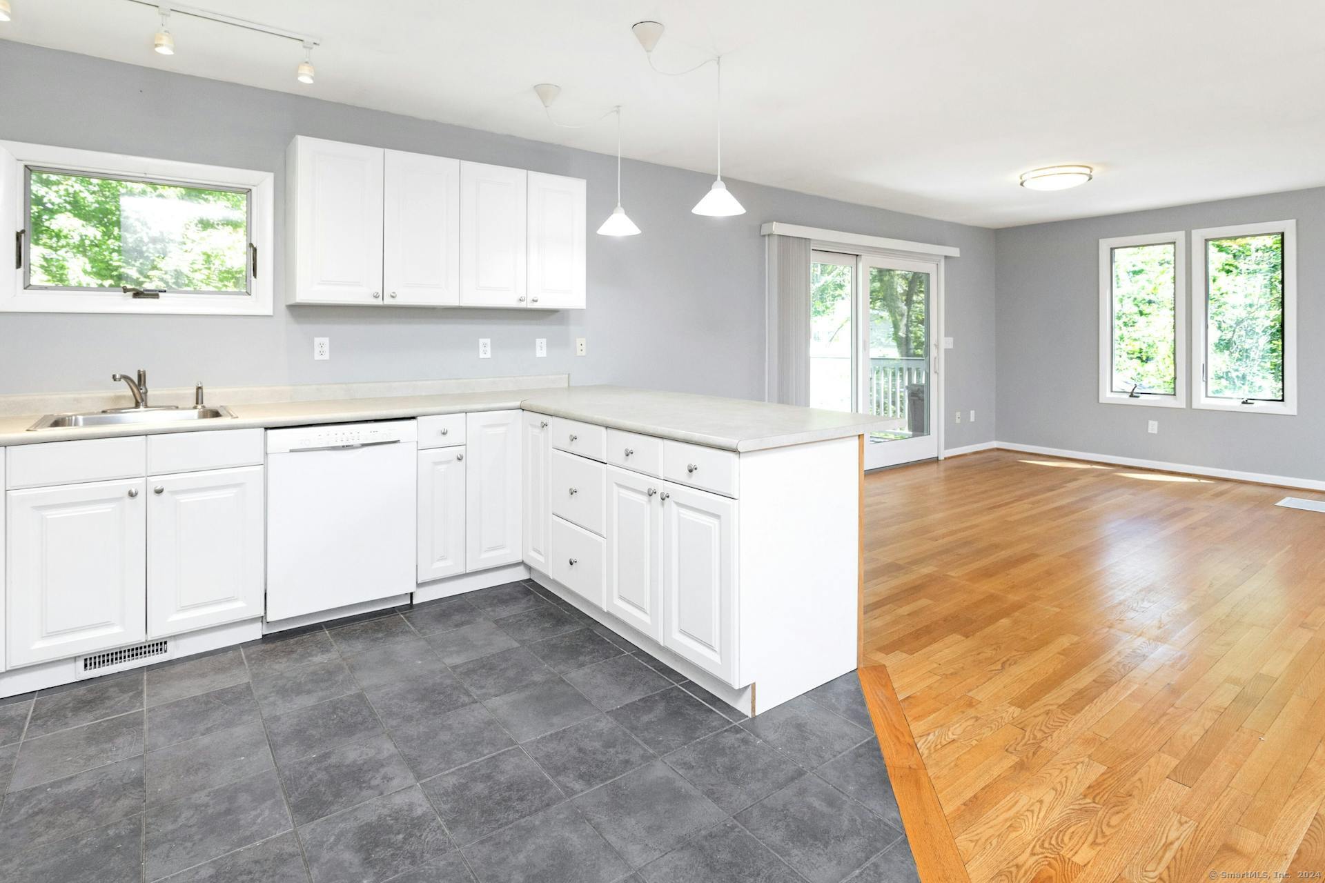 5 Wakerobin Road
