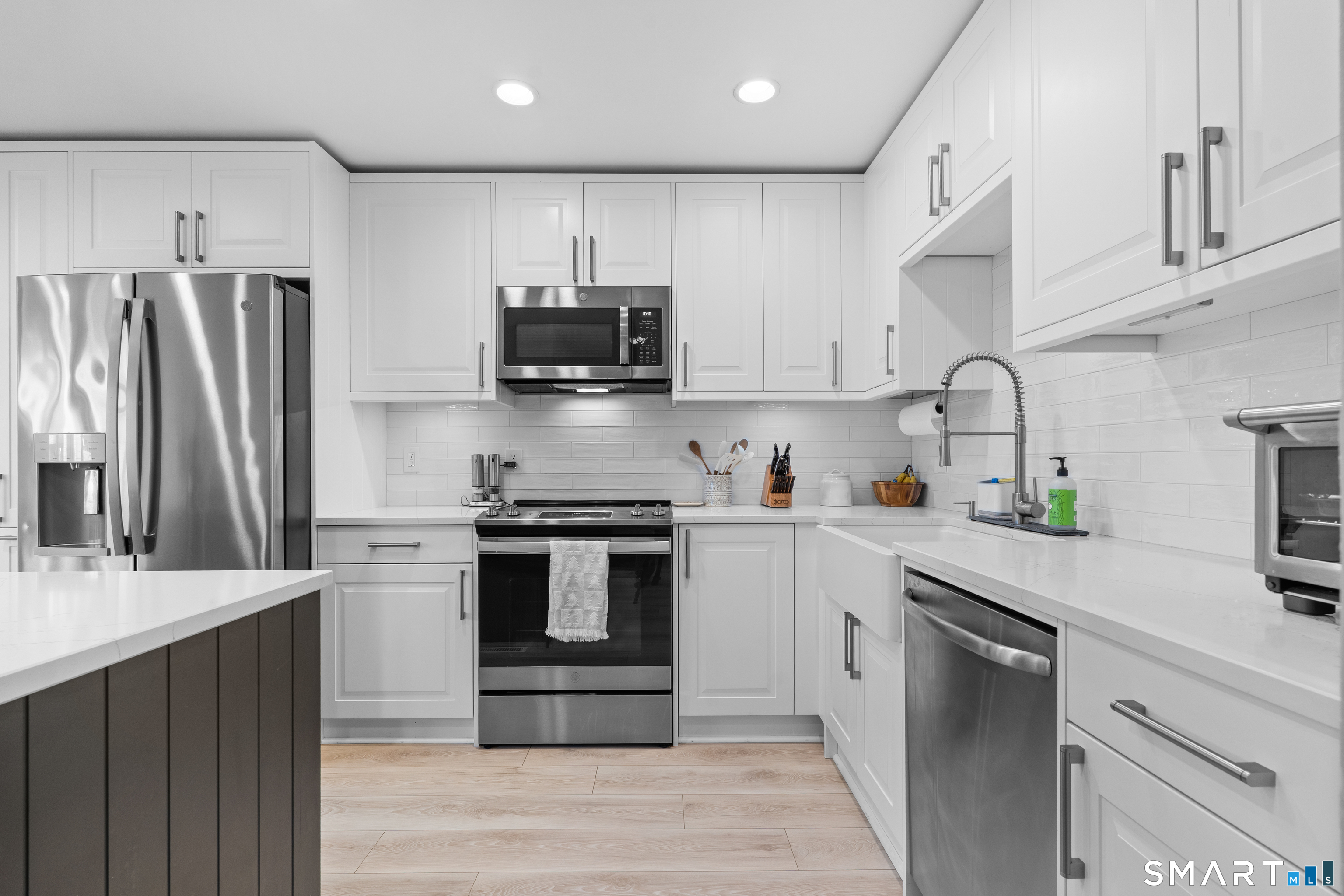 1463 Black Rock Turnpike Unit: 17