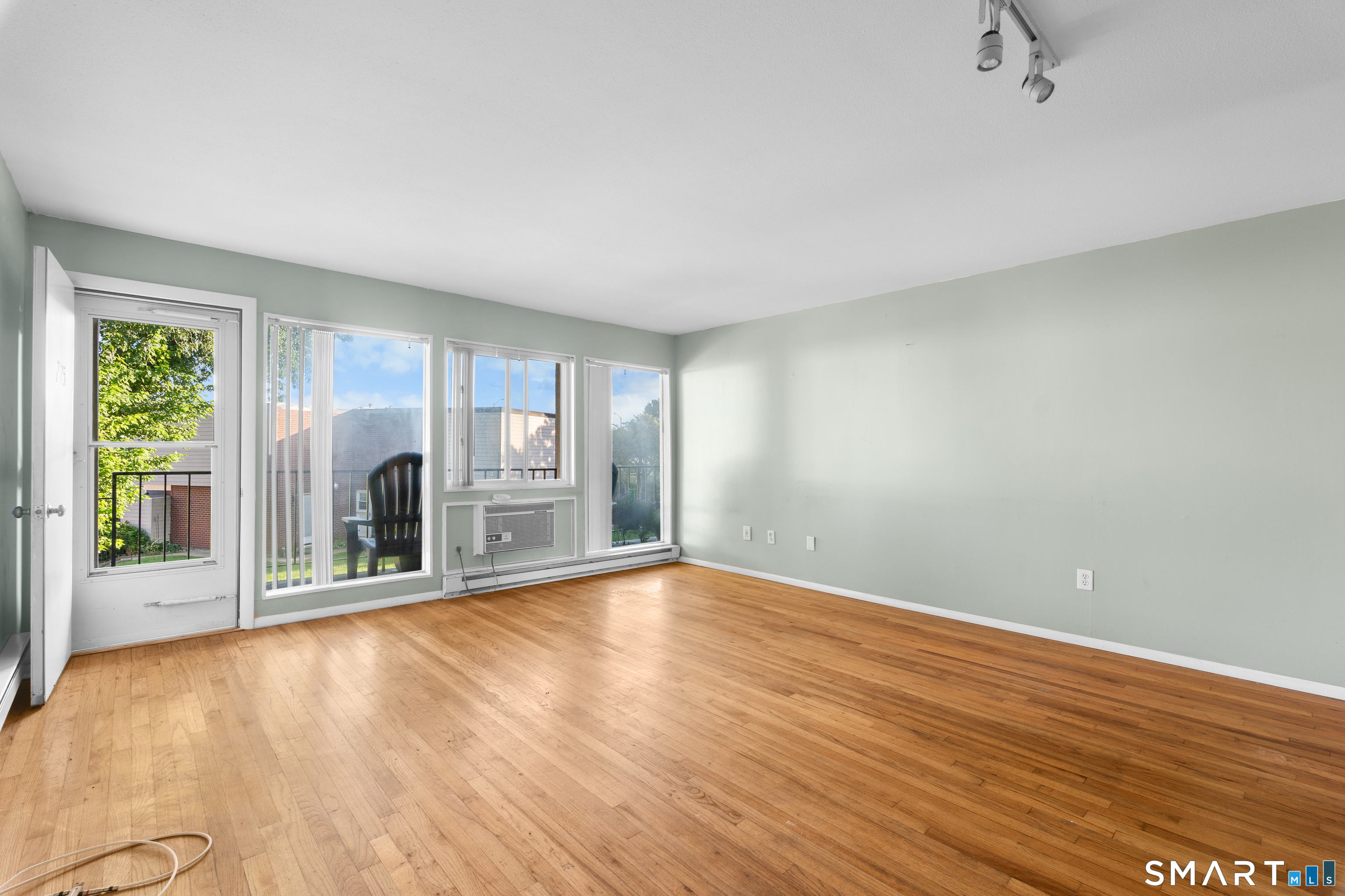 275 West Walk Unit: 275