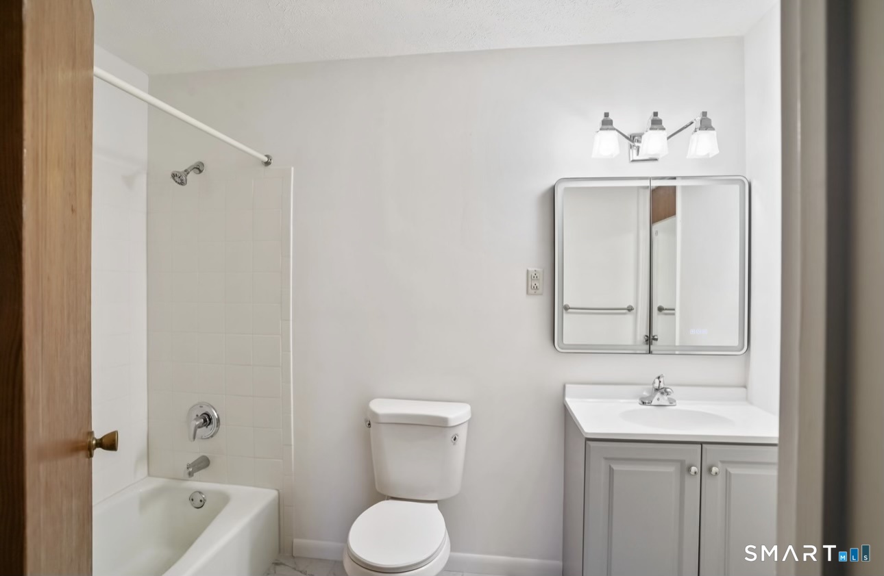 65 California Street Unit: 4
