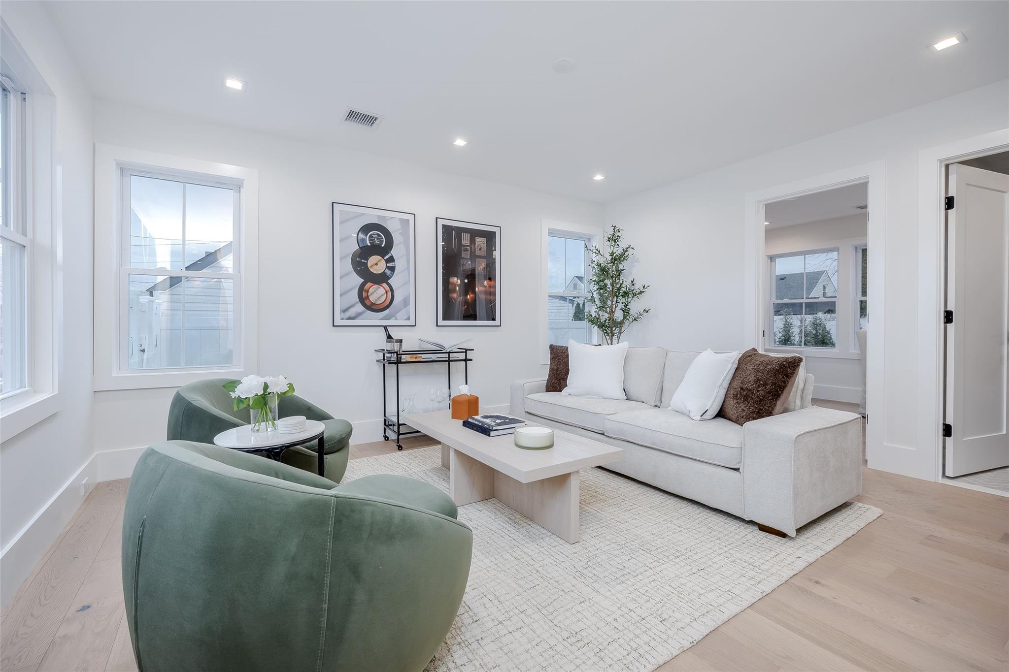 963 Mirabelle Avenue