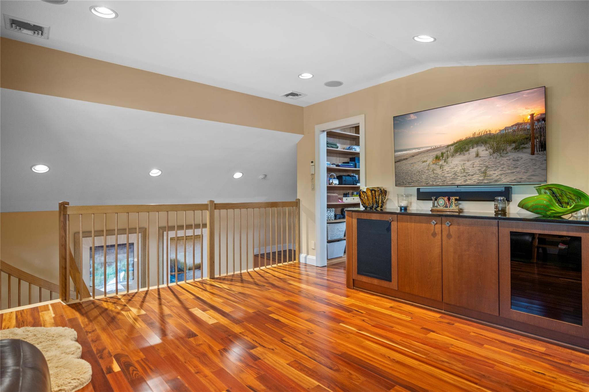 10 Crick Holly Lane