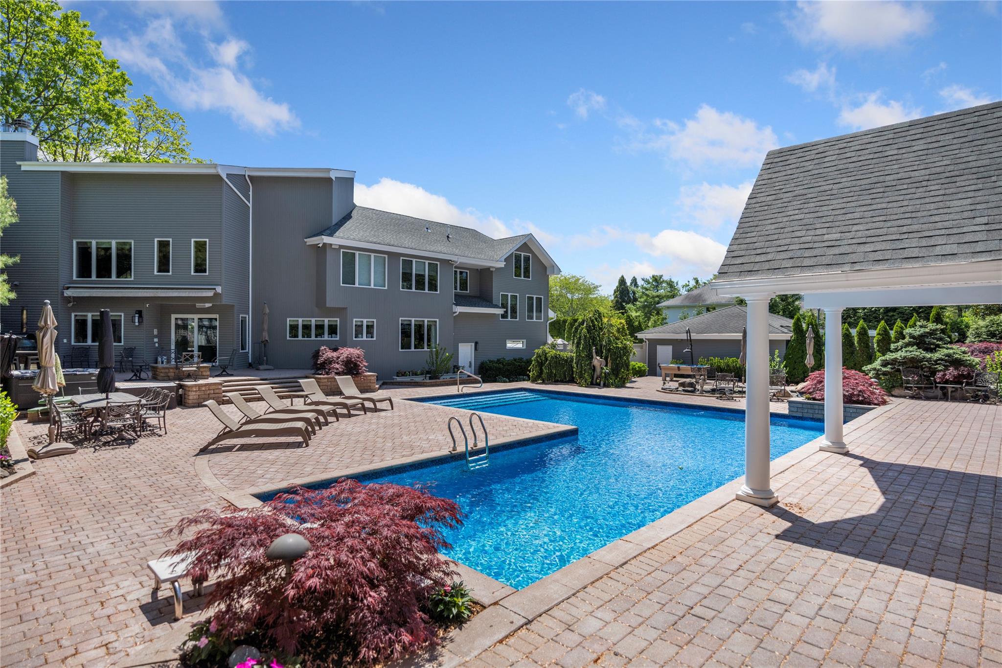 10 Crick Holly Lane