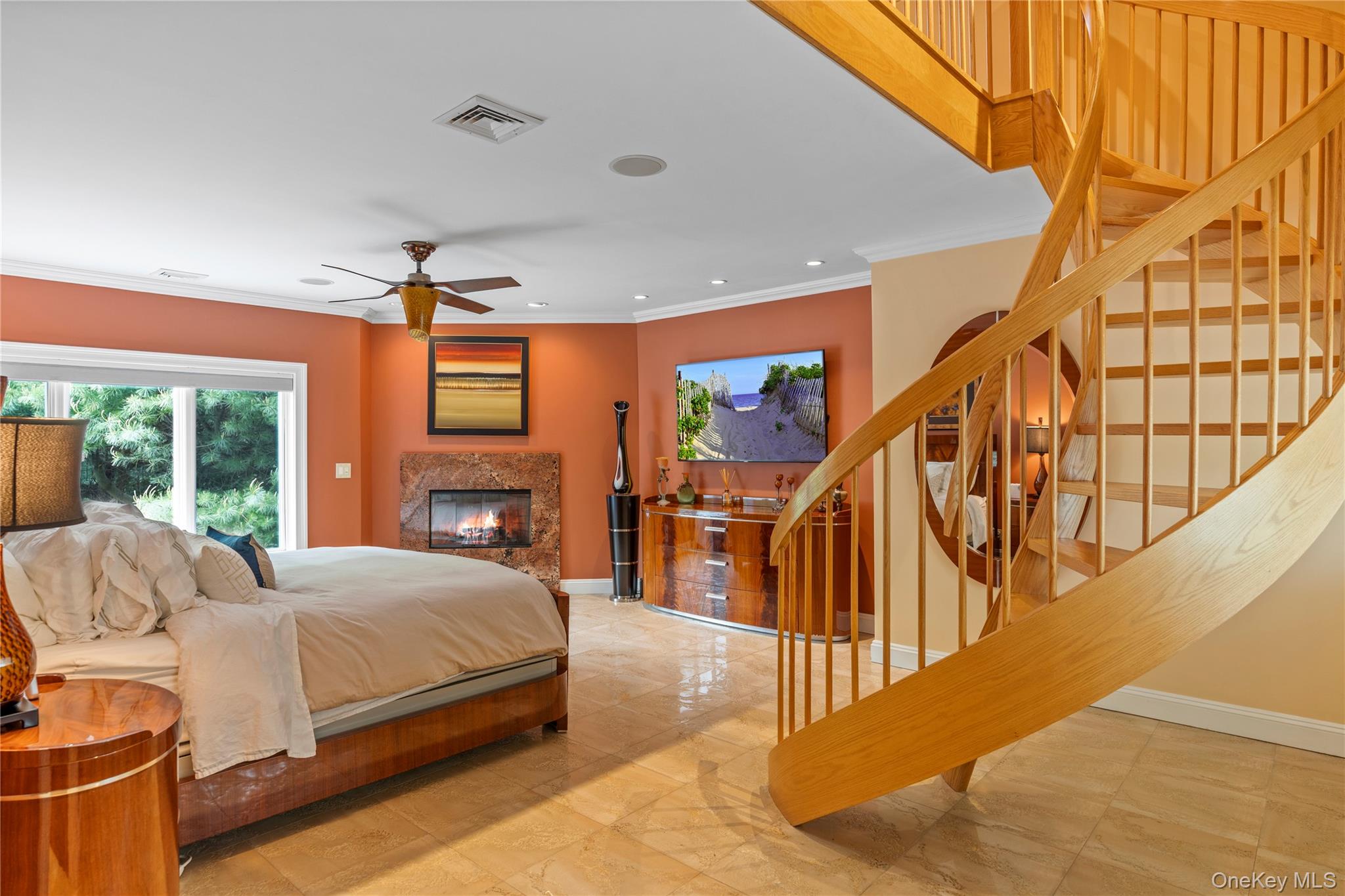 10 Crick Holly Lane