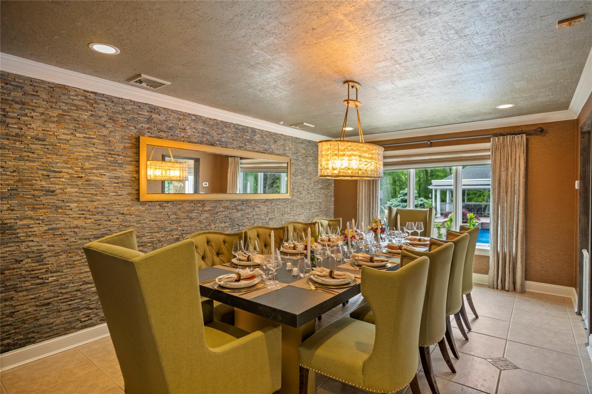 10 Crick Holly Lane