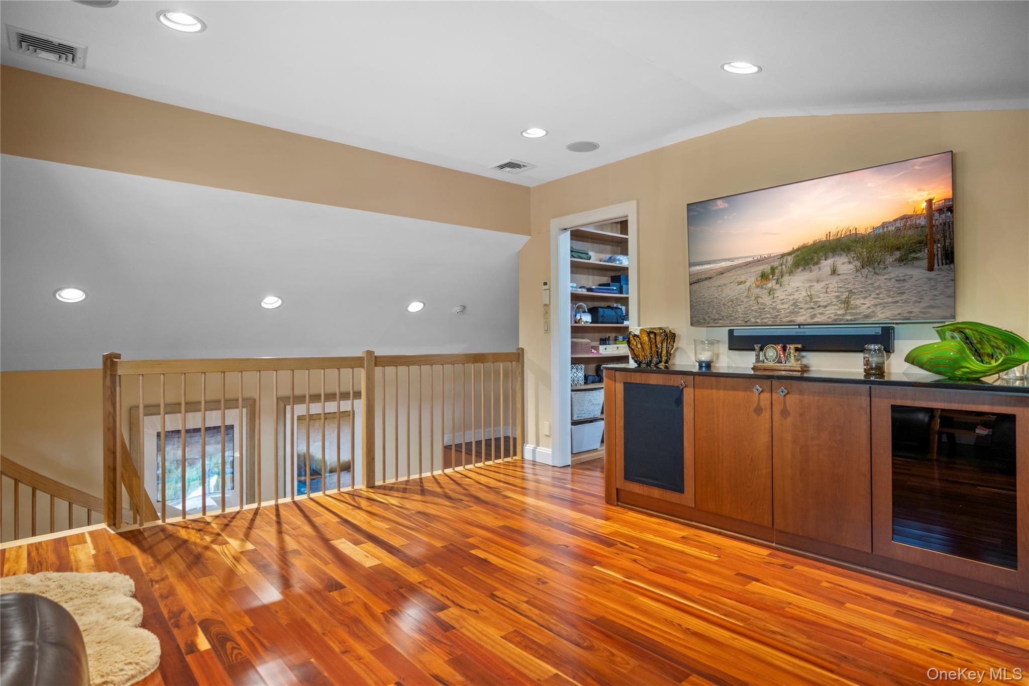 10 Crick Holly Lane
