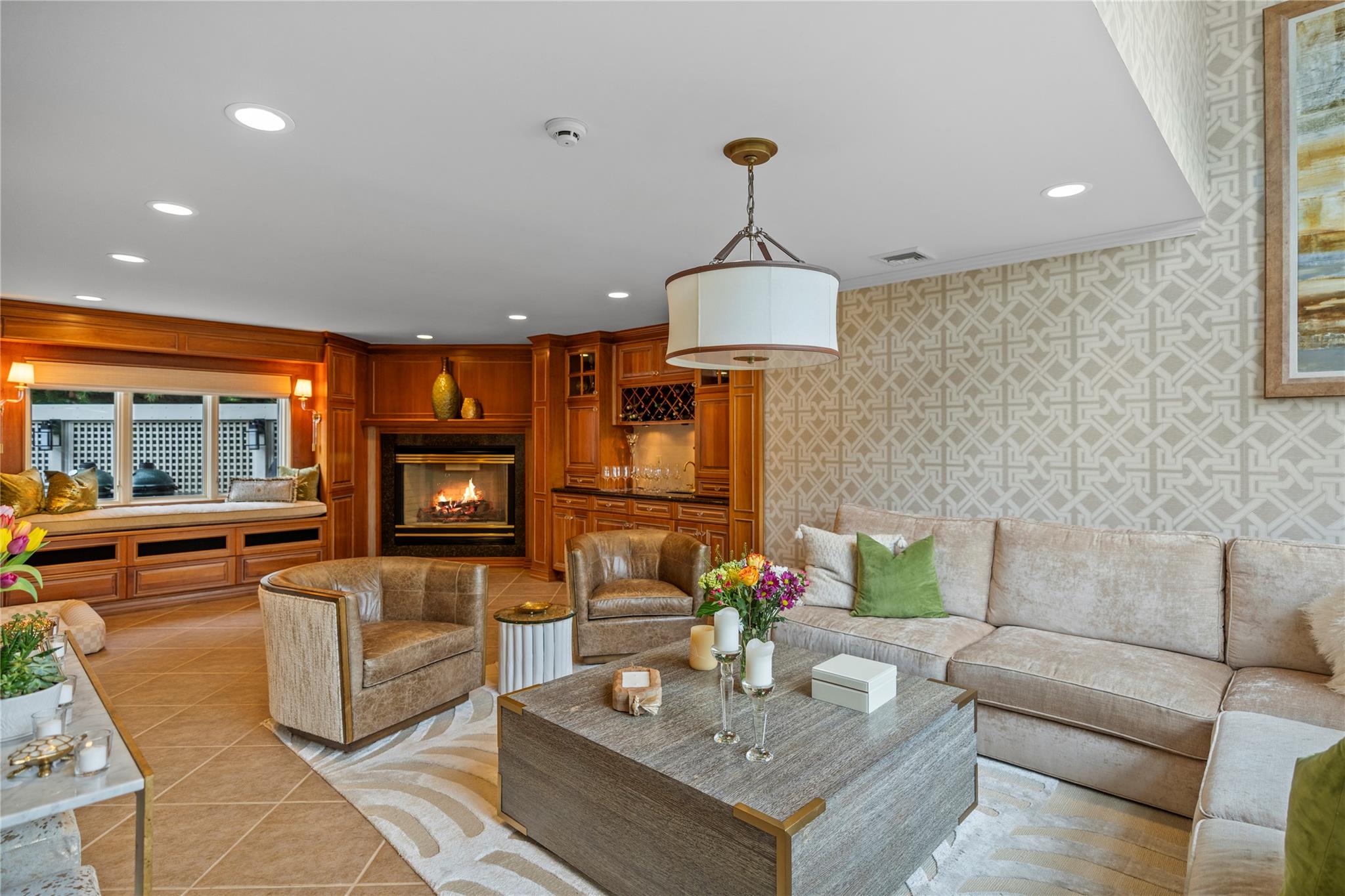 10 Crick Holly Lane