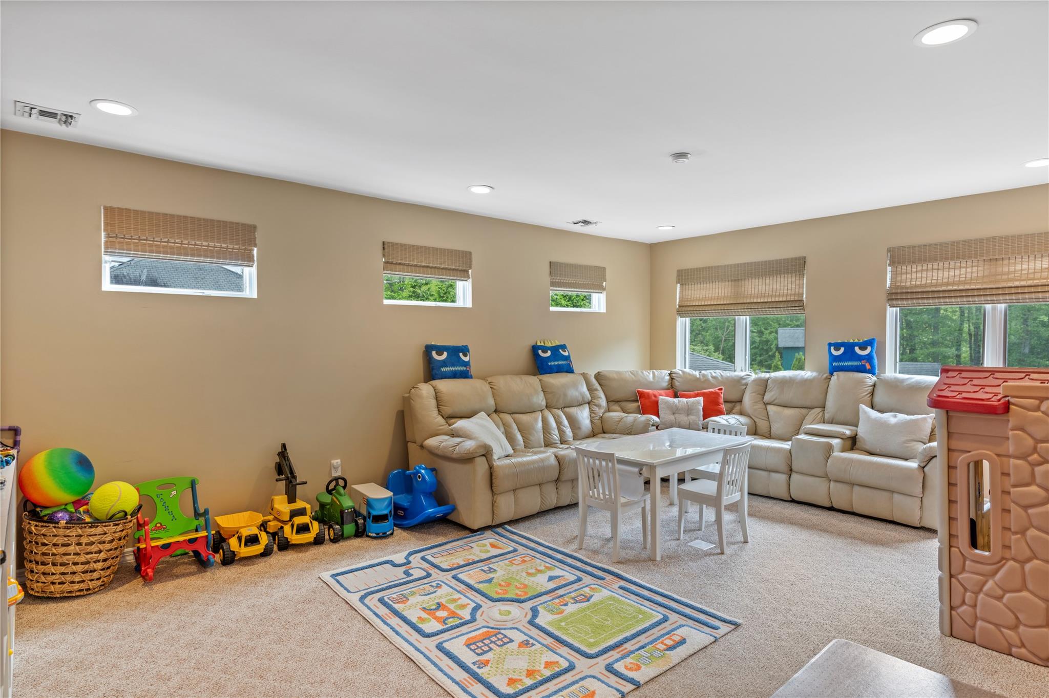 10 Crick Holly Lane