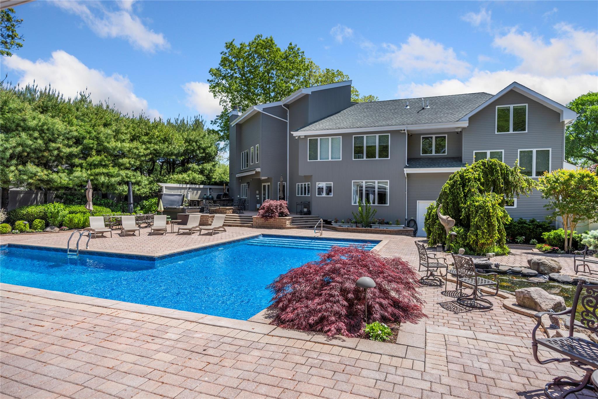 10 Crick Holly Lane