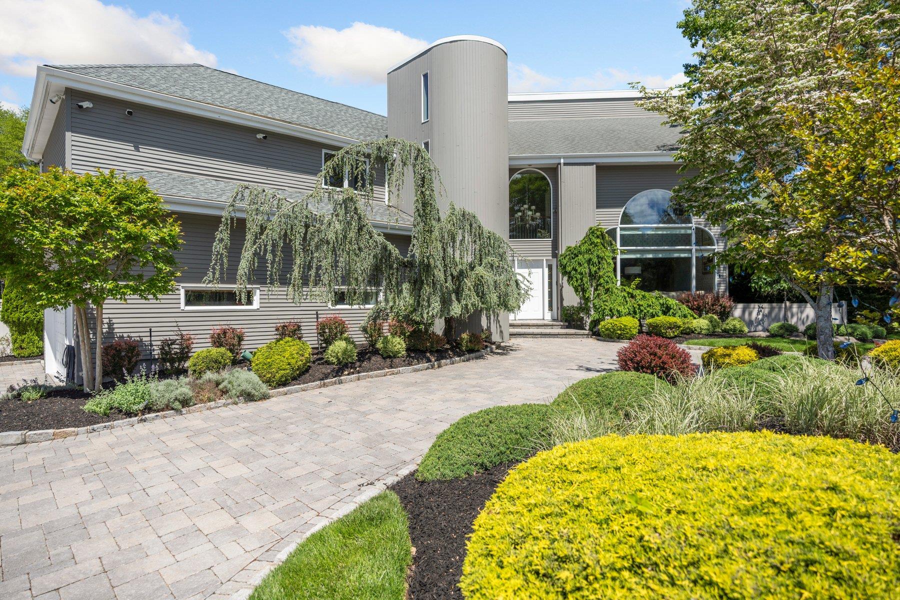 10 Crick Holly Lane