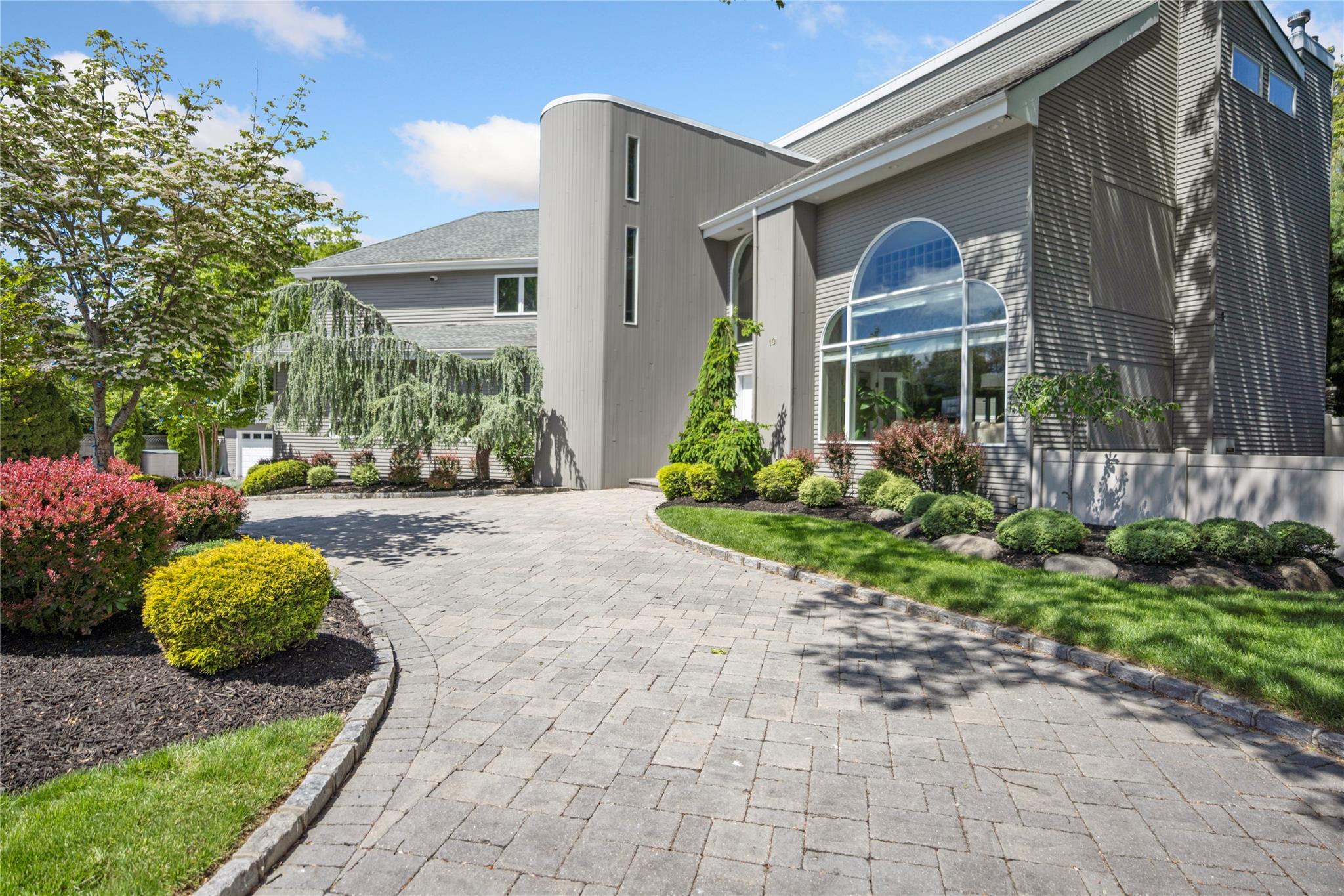 10 Crick Holly Lane