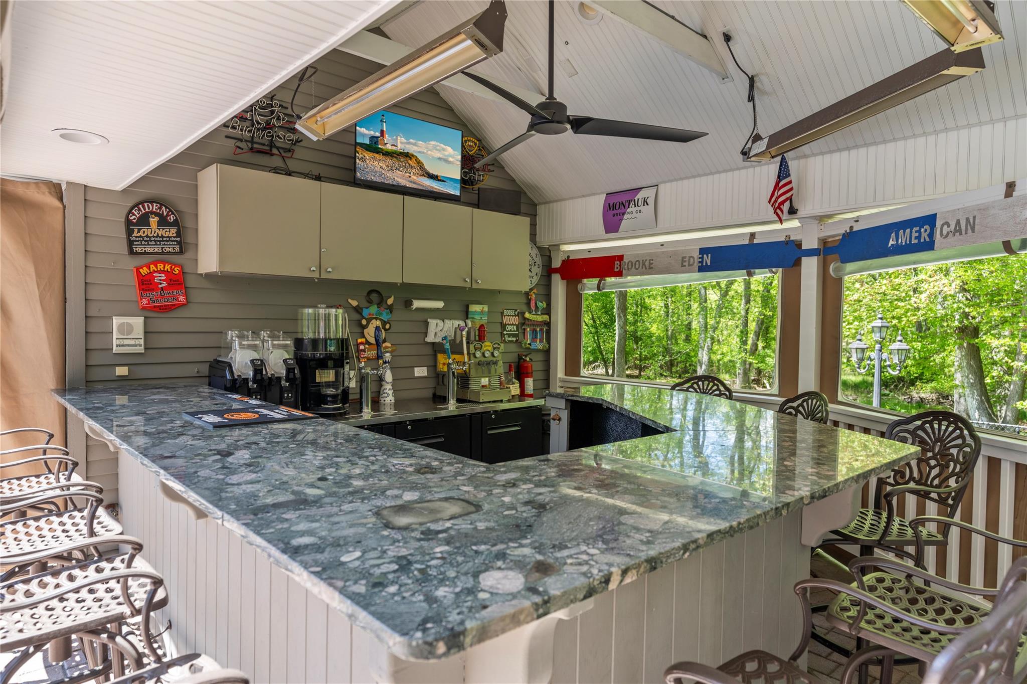 10 Crick Holly Lane