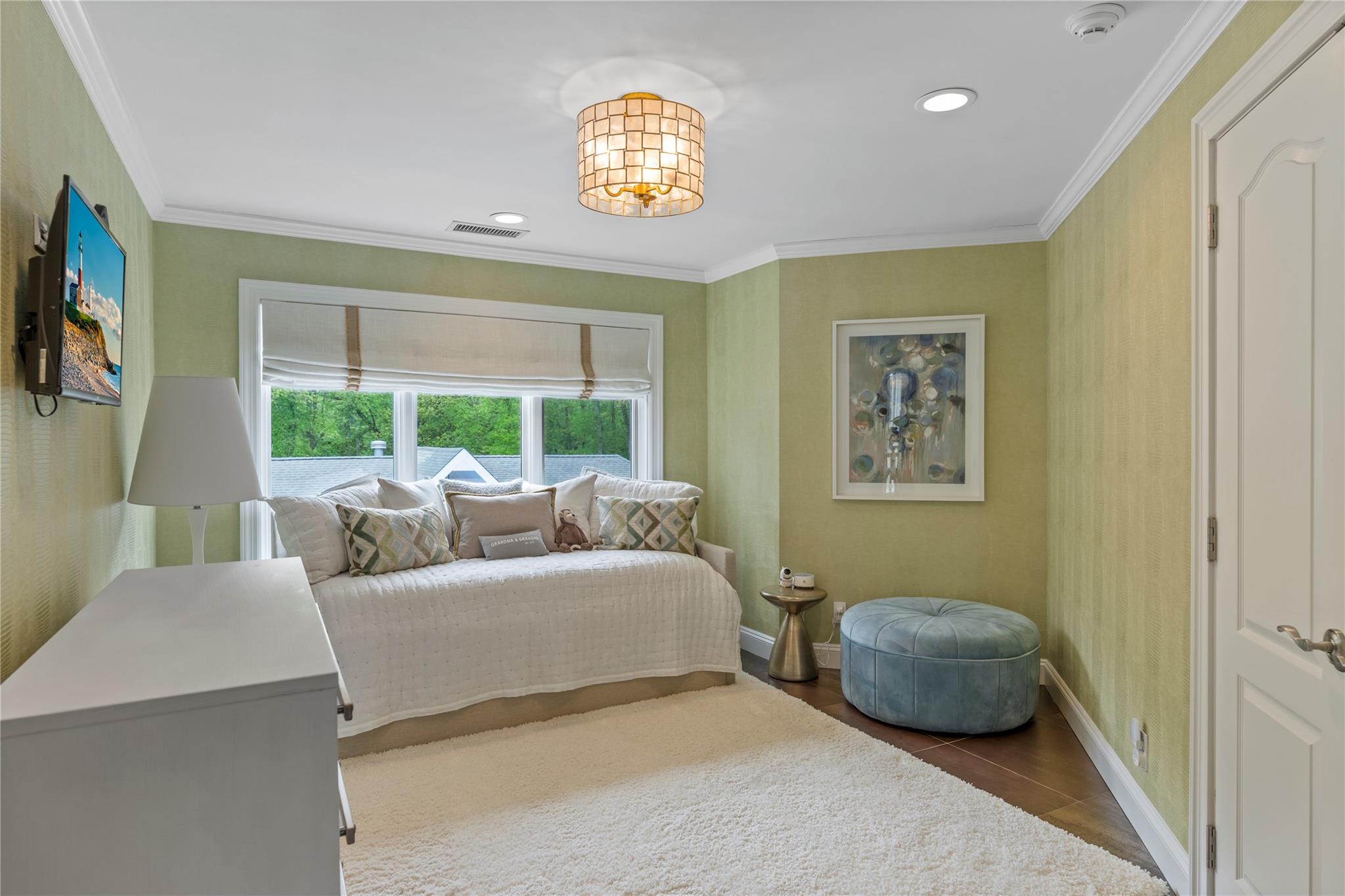 10 Crick Holly Lane