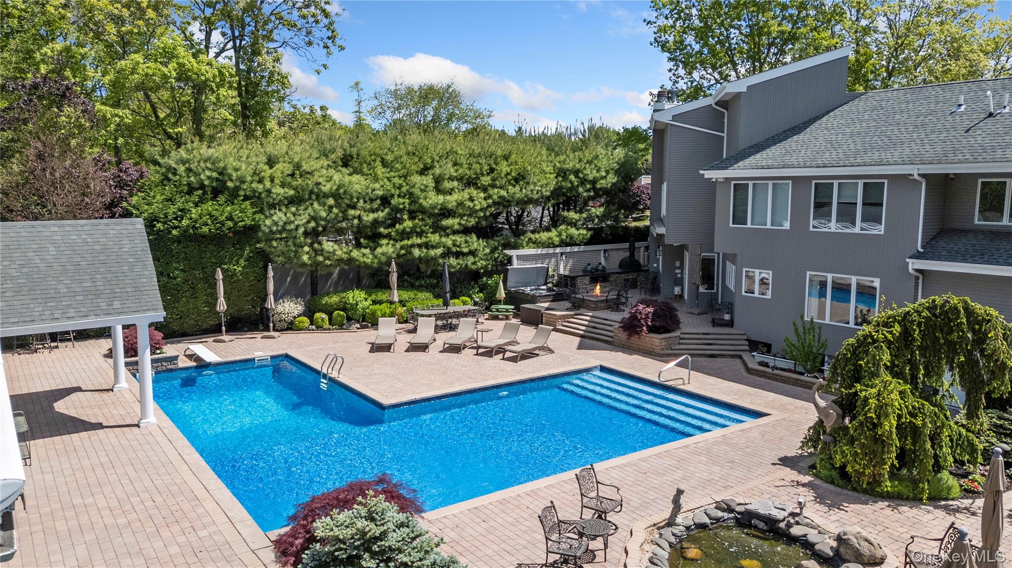 10 Crick Holly Lane