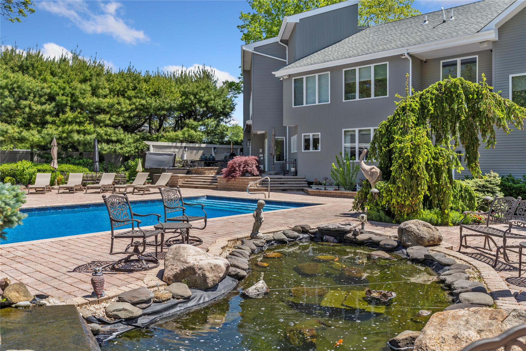 10 Crick Holly Lane