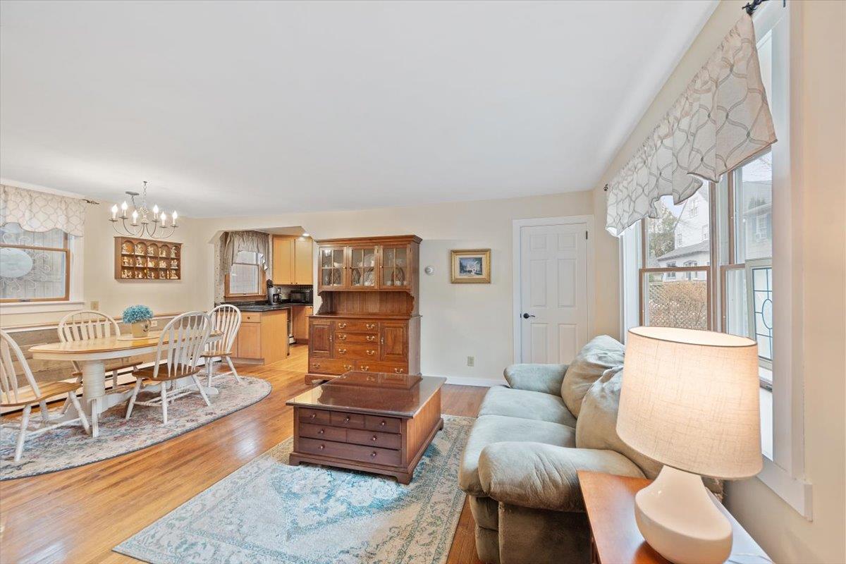 5 1/2 Oakwood Avenue
