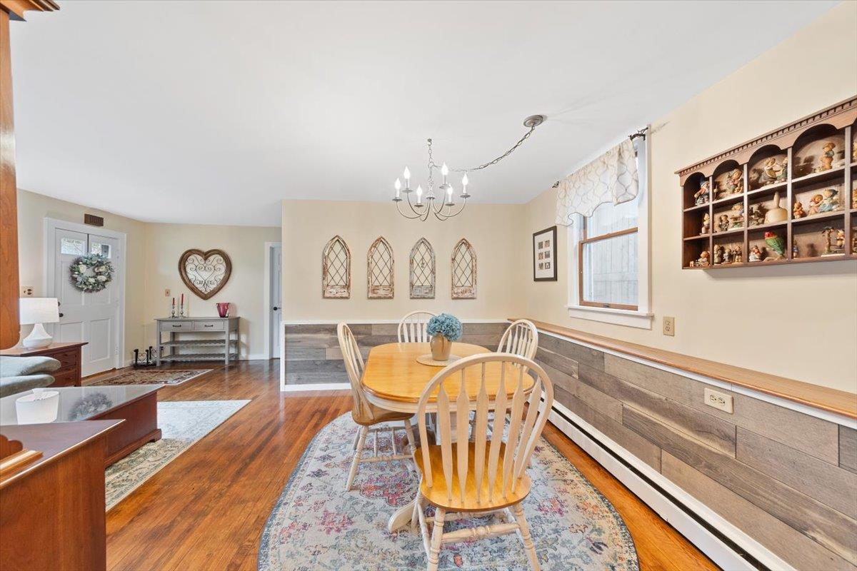 5 1/2 Oakwood Avenue