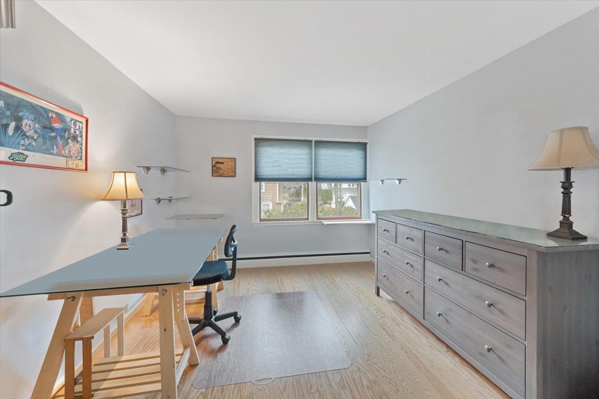 5 1/2 Oakwood Avenue