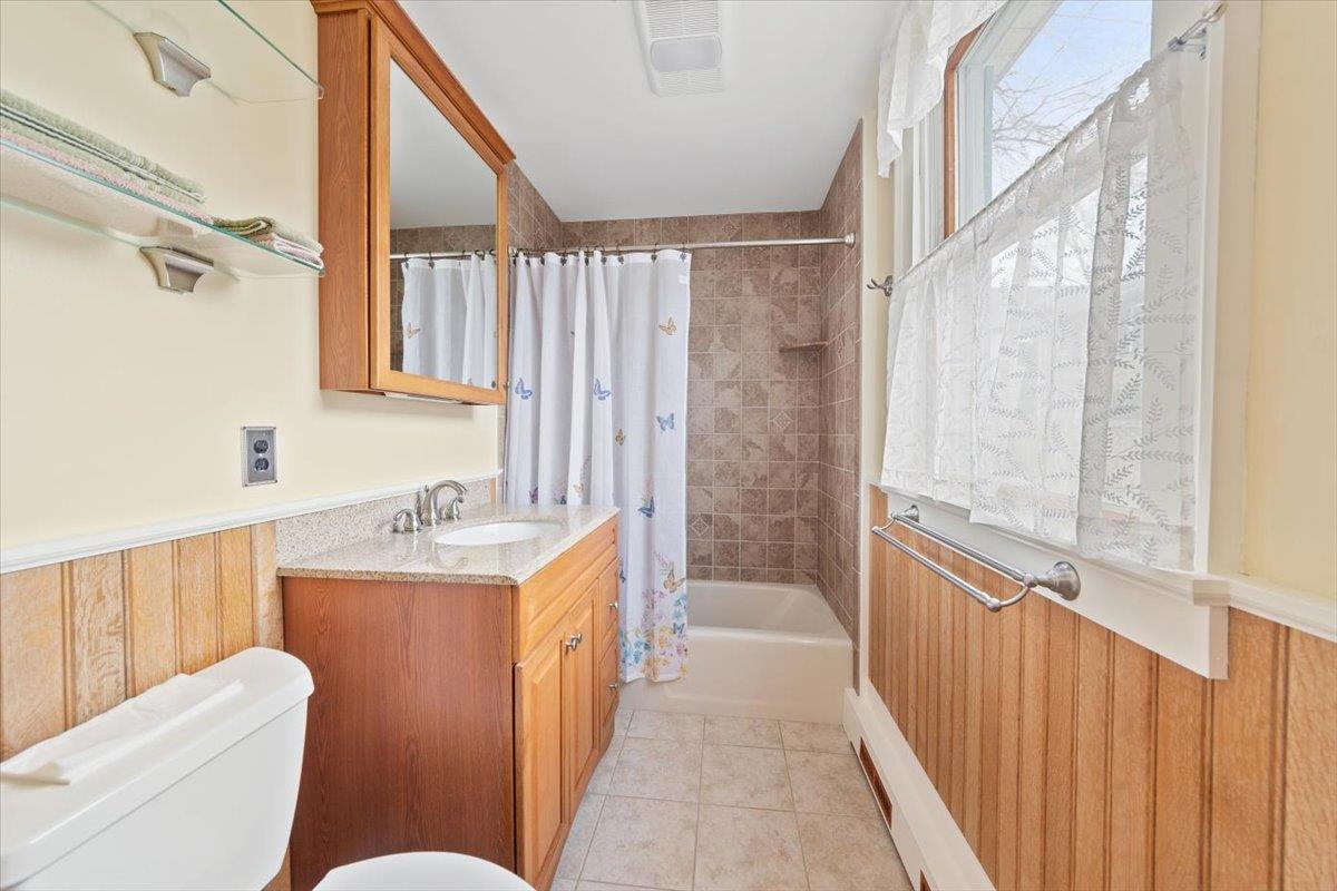 5 1/2 Oakwood Avenue