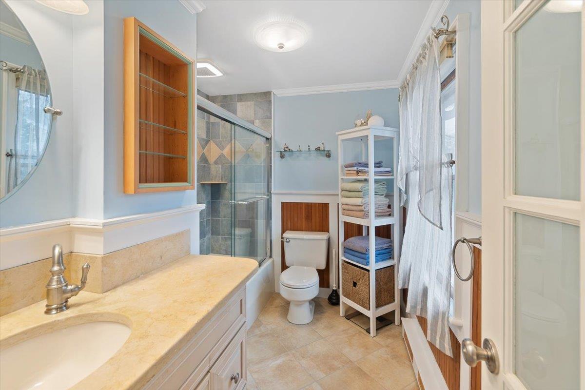 5 1/2 Oakwood Avenue