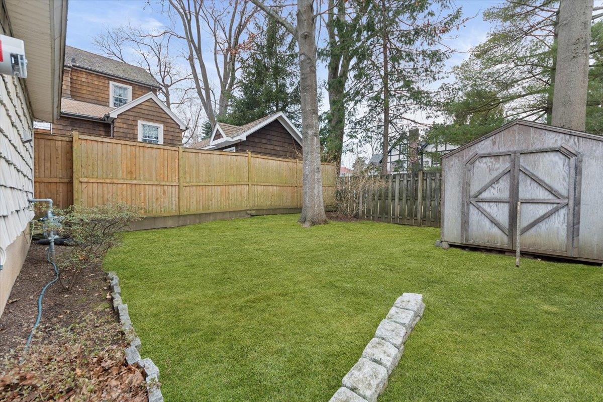 5 1/2 Oakwood Avenue