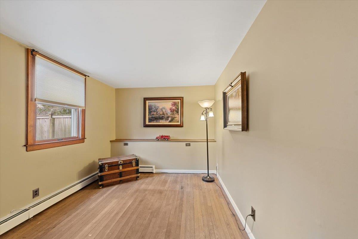 5 1/2 Oakwood Avenue