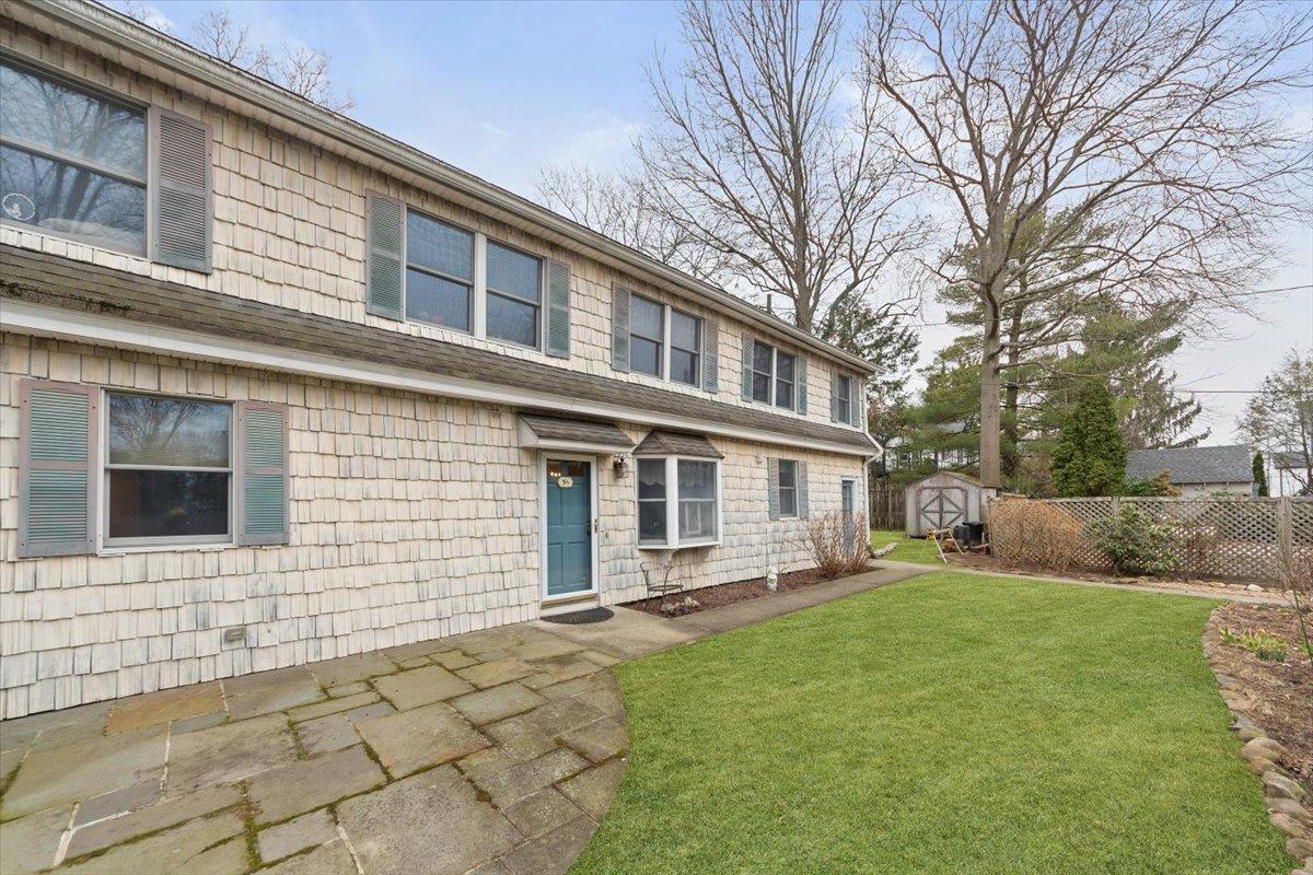 5 1/2 Oakwood Avenue
