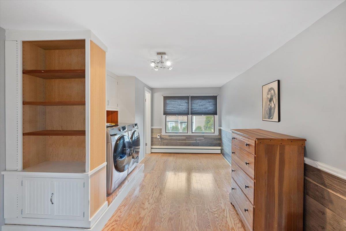 5 1/2 Oakwood Avenue