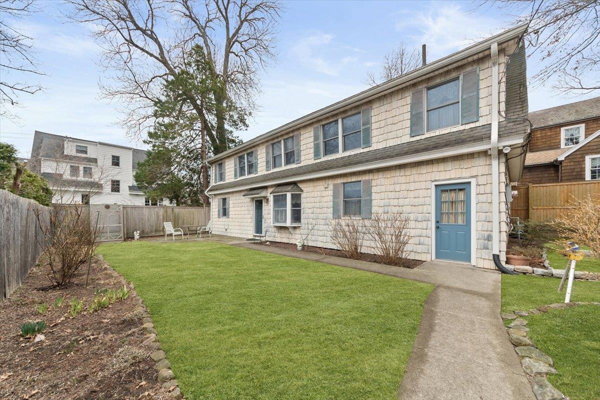 5 1/2 Oakwood Avenue