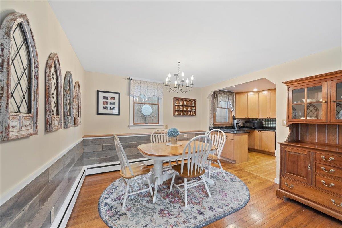 5 1/2 Oakwood Avenue