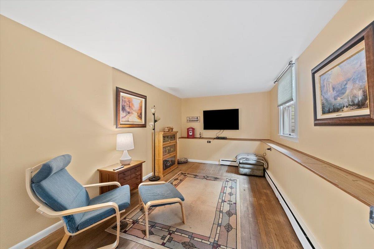 5 1/2 Oakwood Avenue
