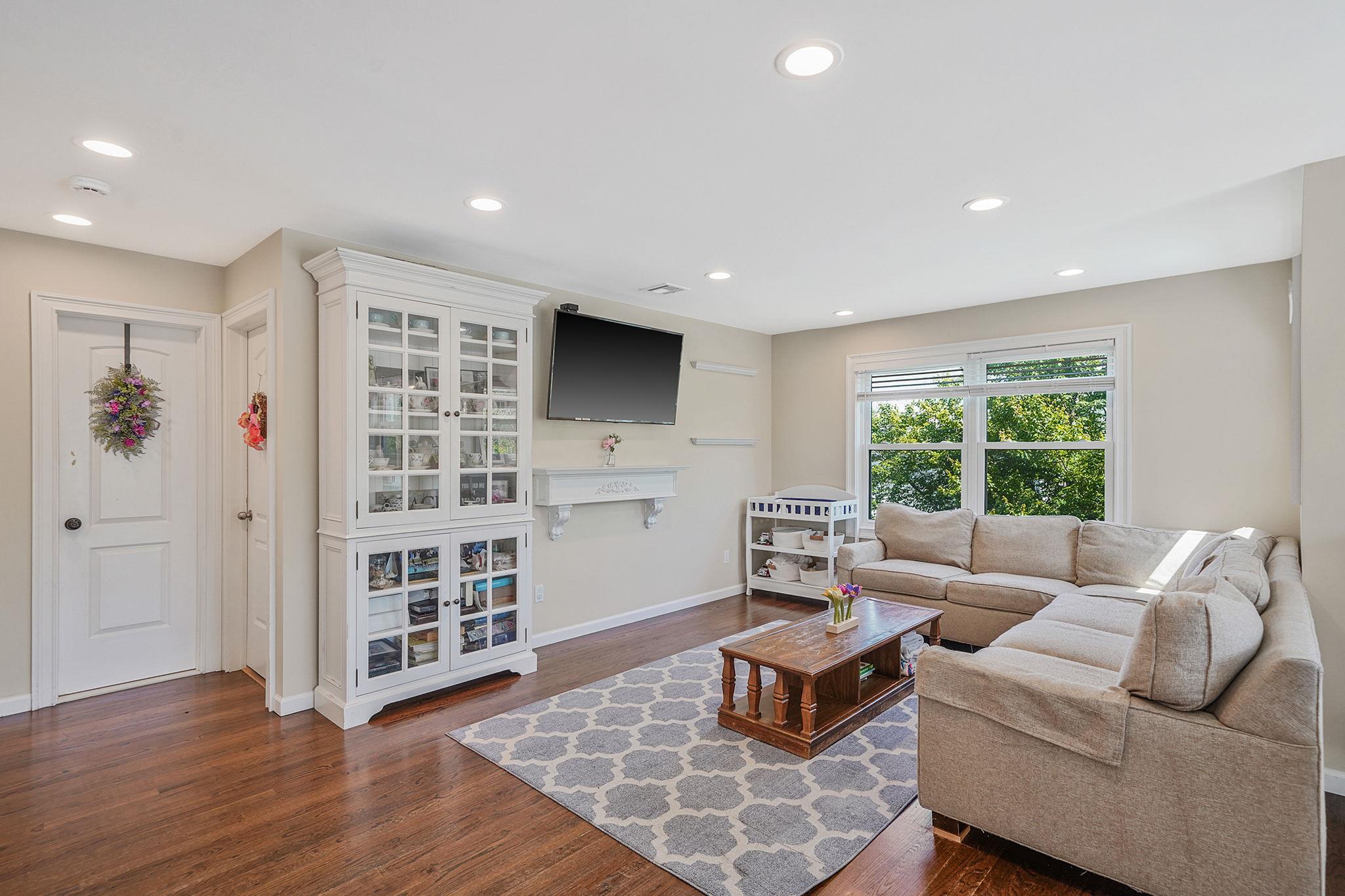 43 E Jackson Avenue