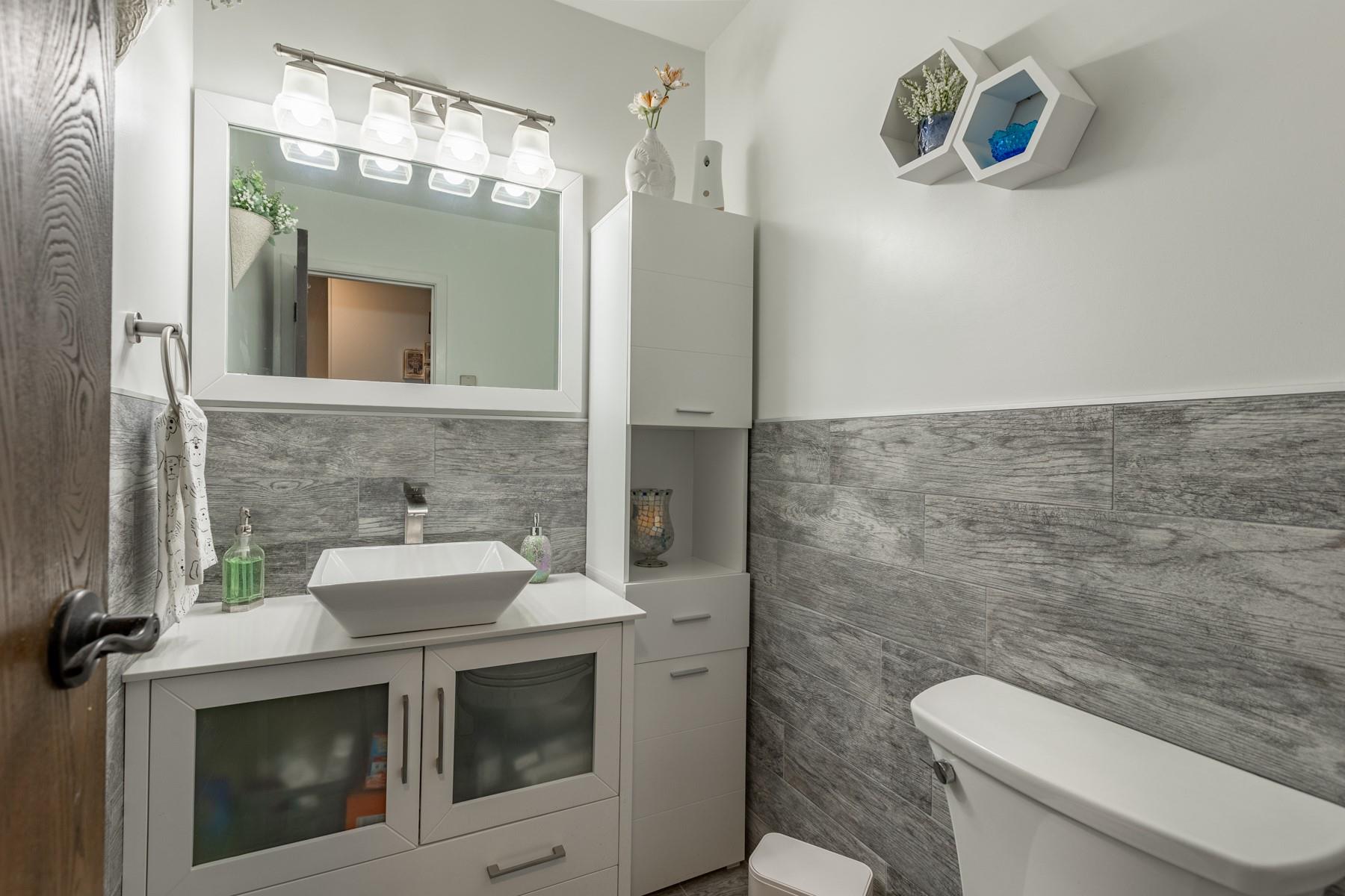 605 Cabot Court E Unit: 605