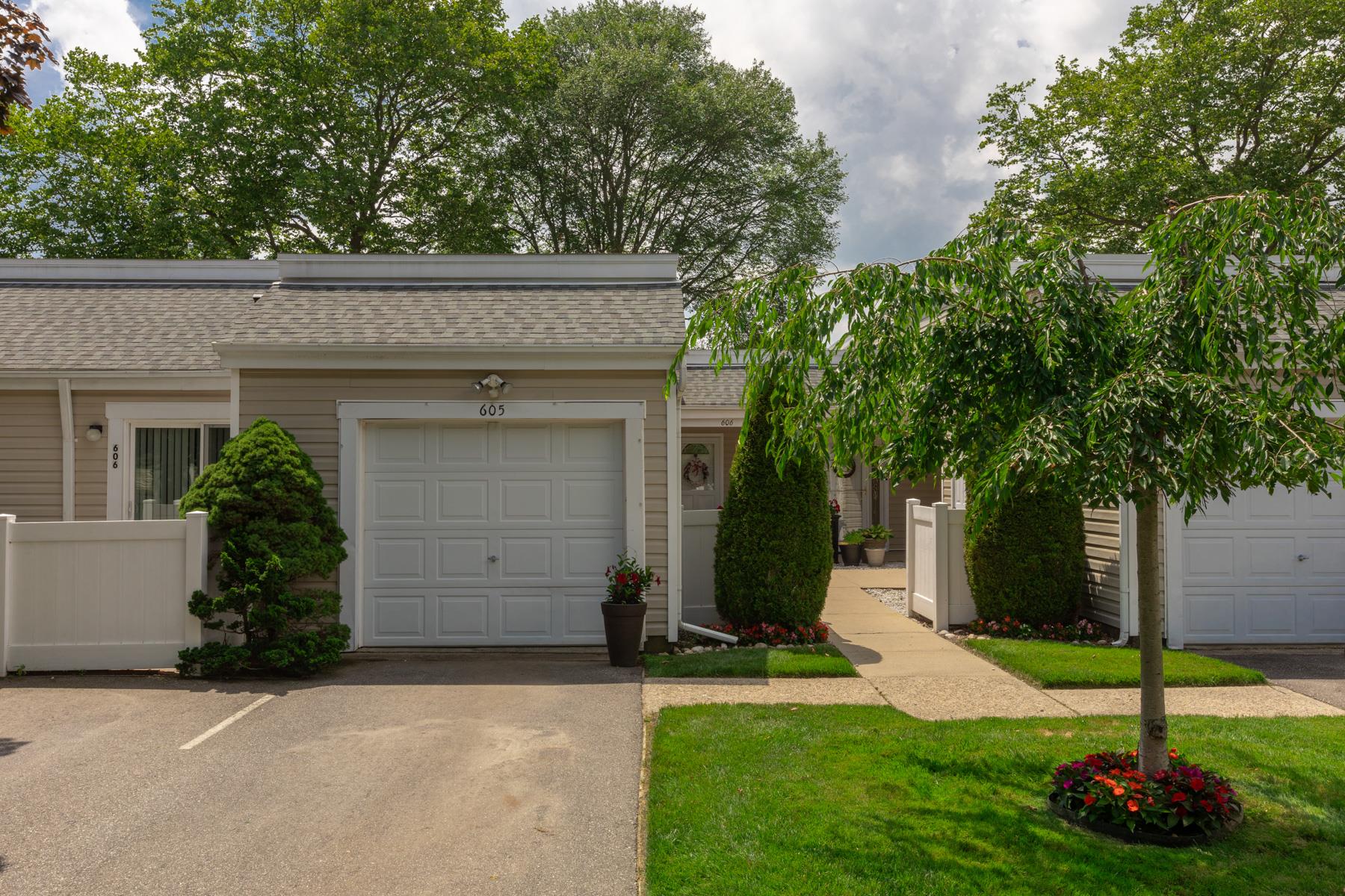 605 Cabot Court E Unit: 605