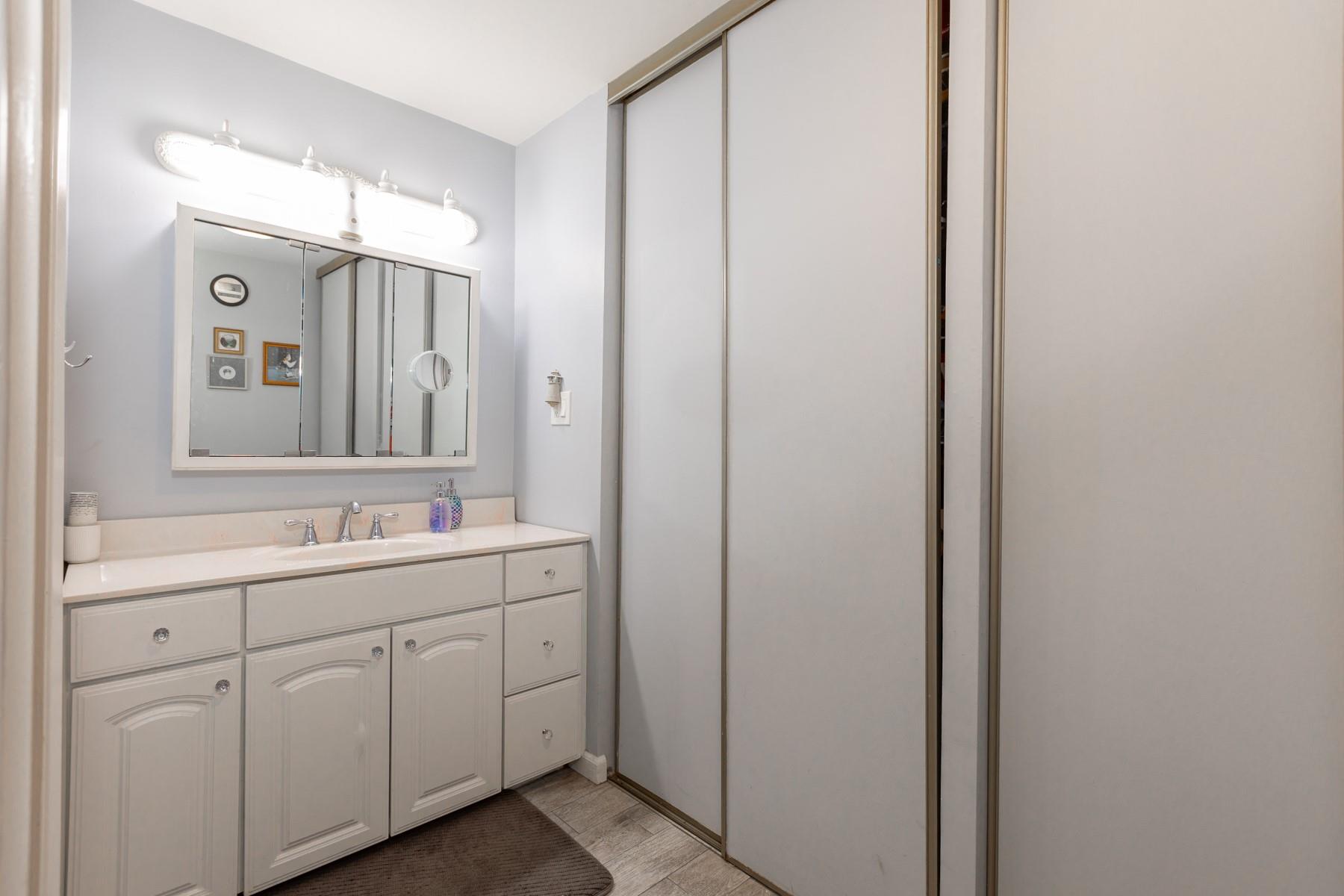 605 Cabot Court E Unit: 605