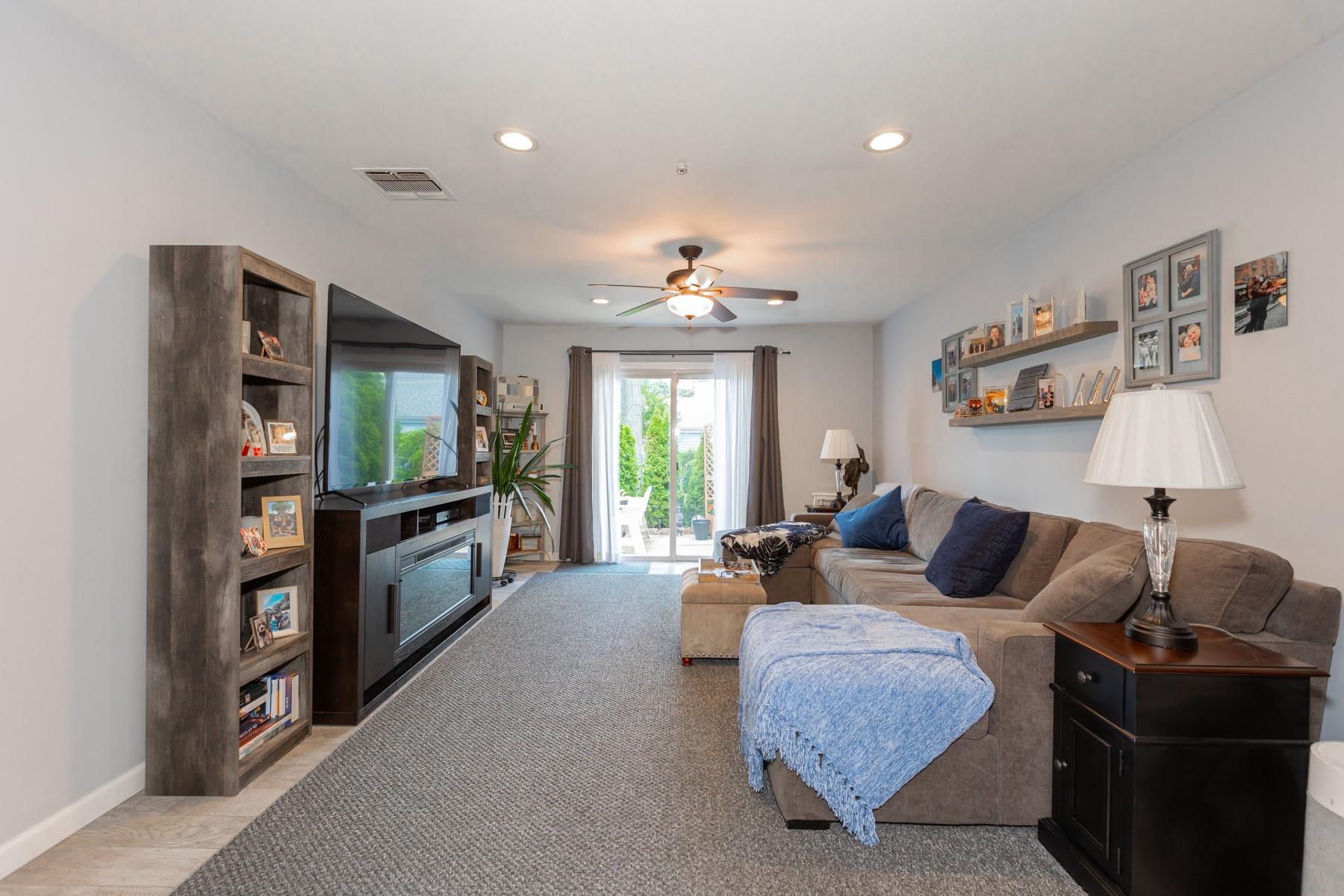 605 Cabot Court E Unit: 605