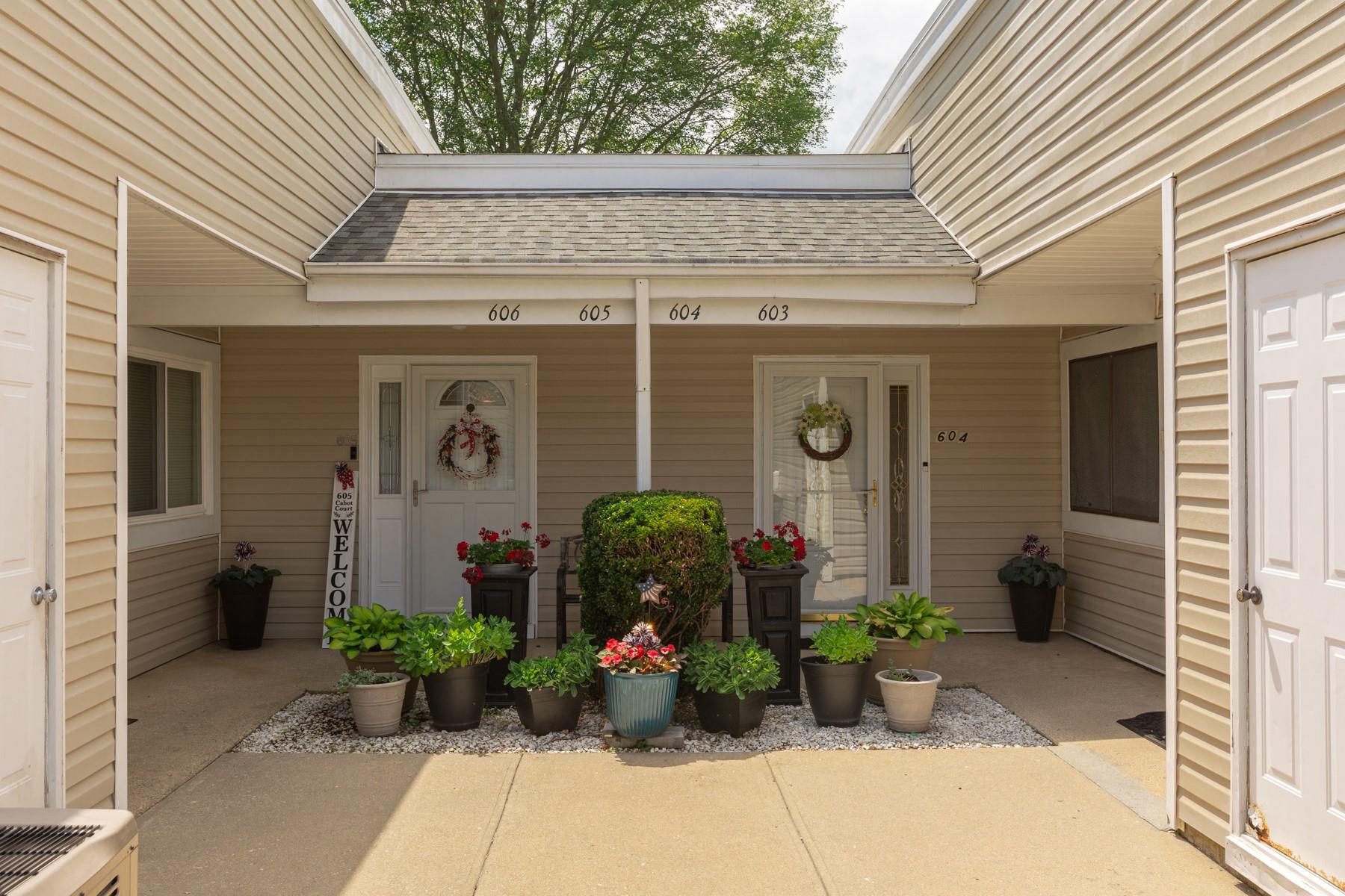 605 Cabot Court E Unit: 605