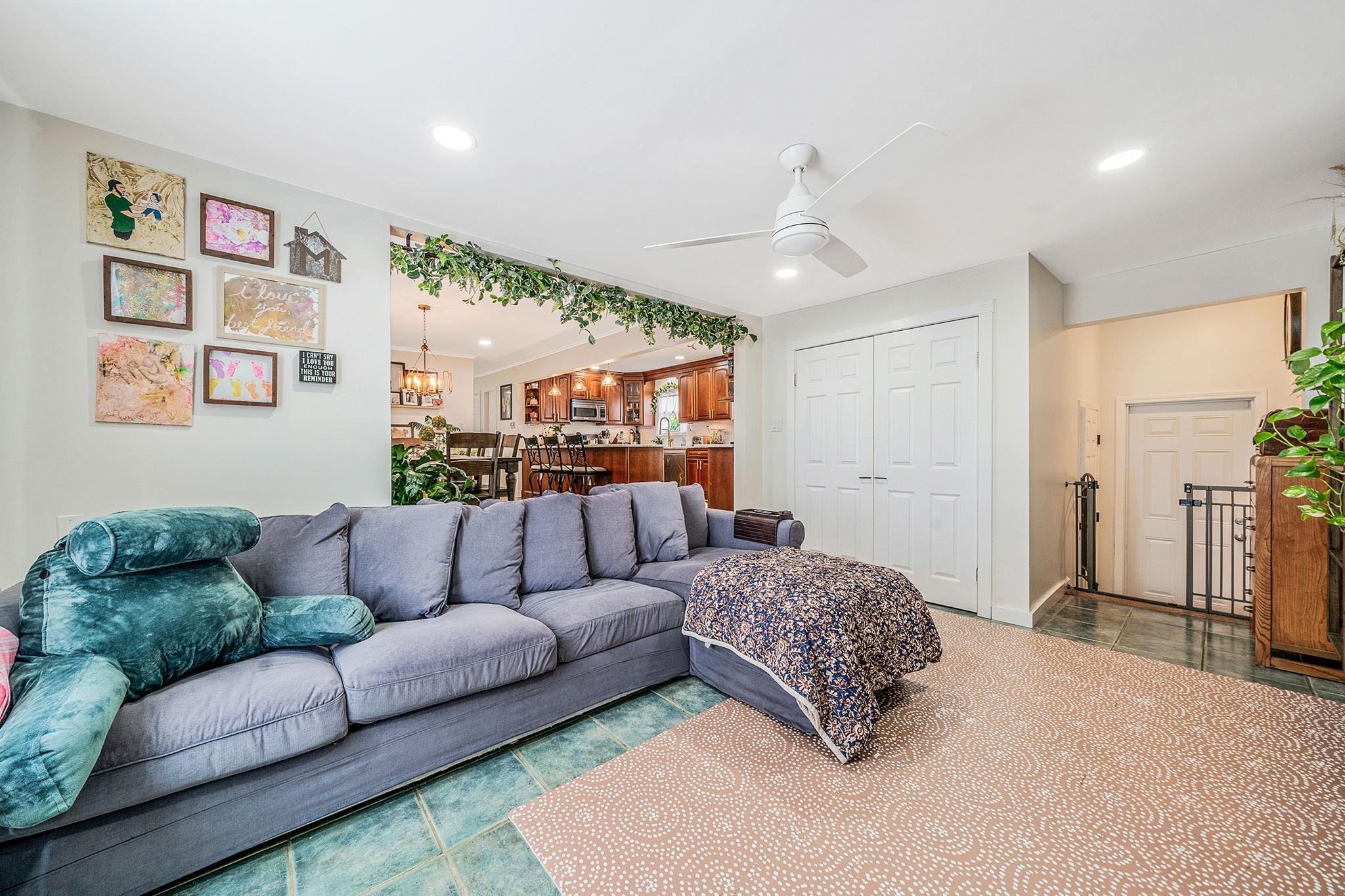 318 2nd Avenue