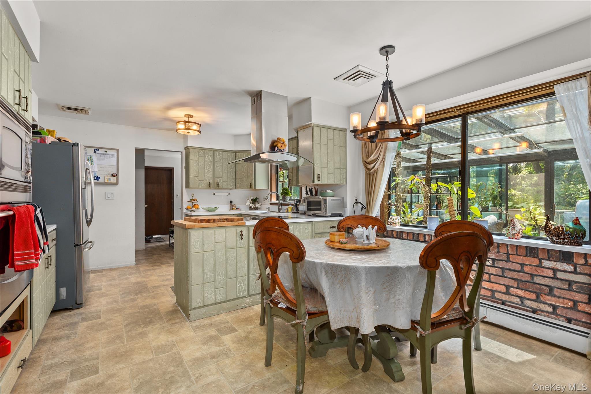 11 Williamsburg Drive