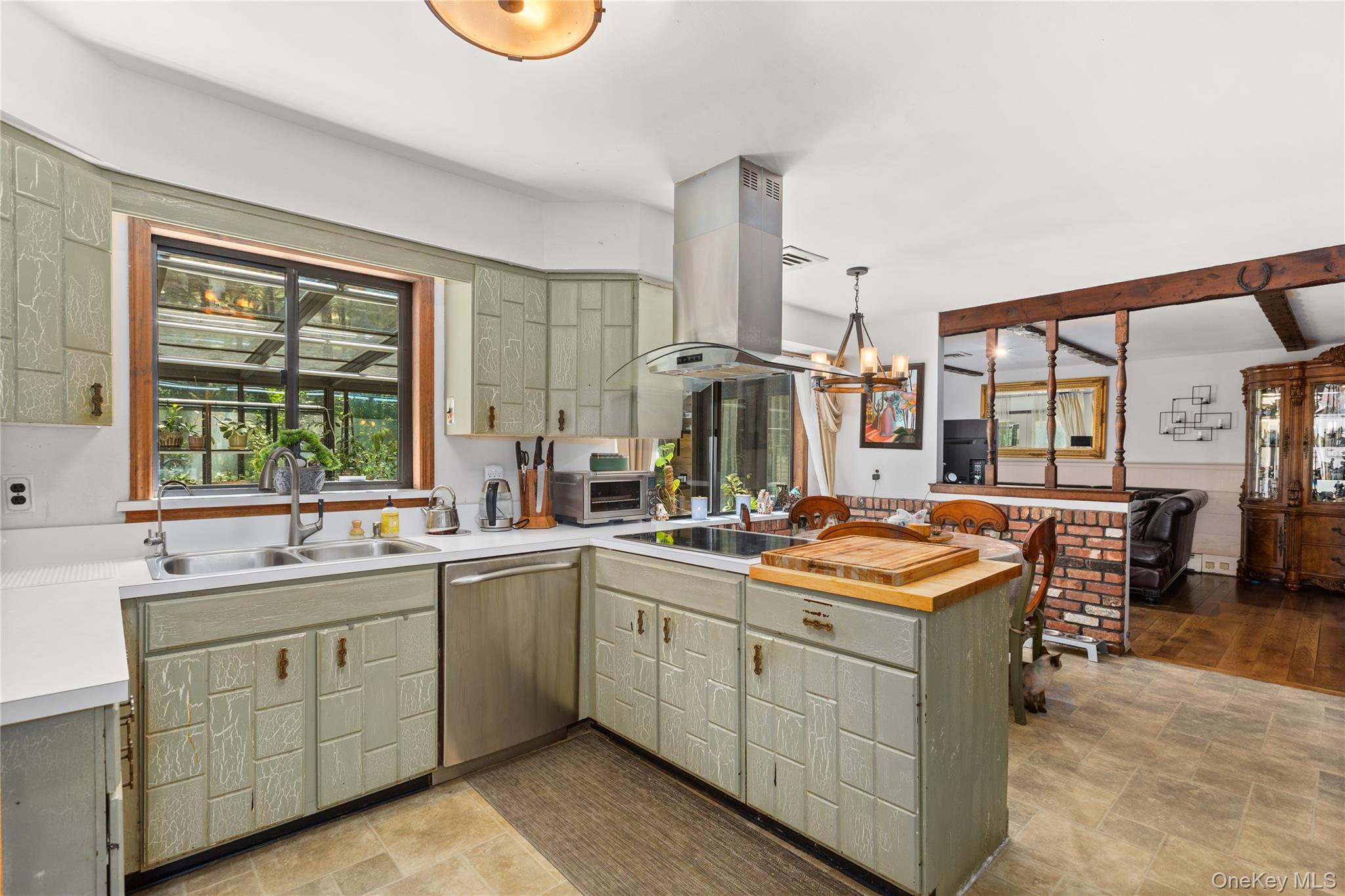 11 Williamsburg Drive