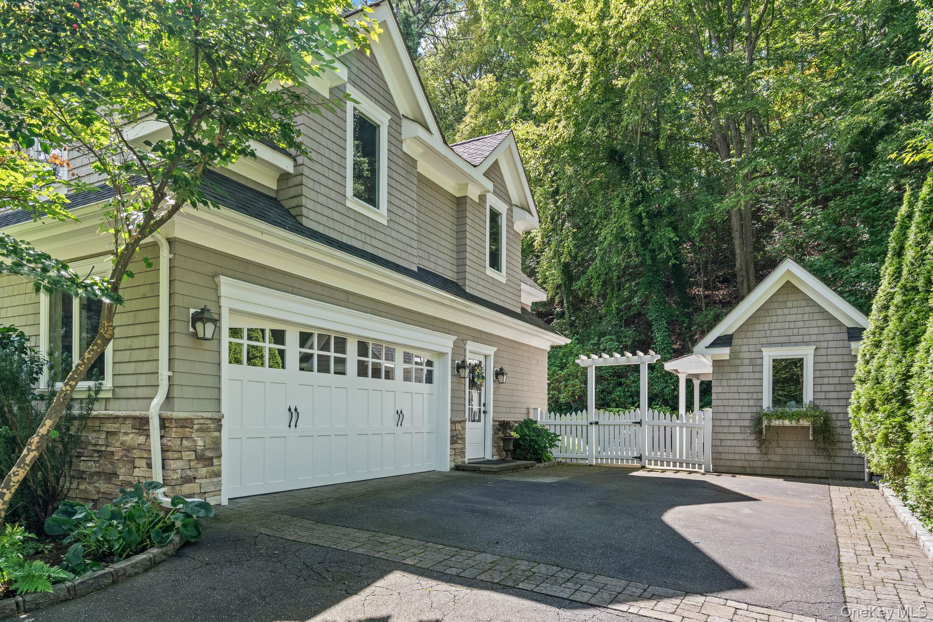 10 Hollise Court