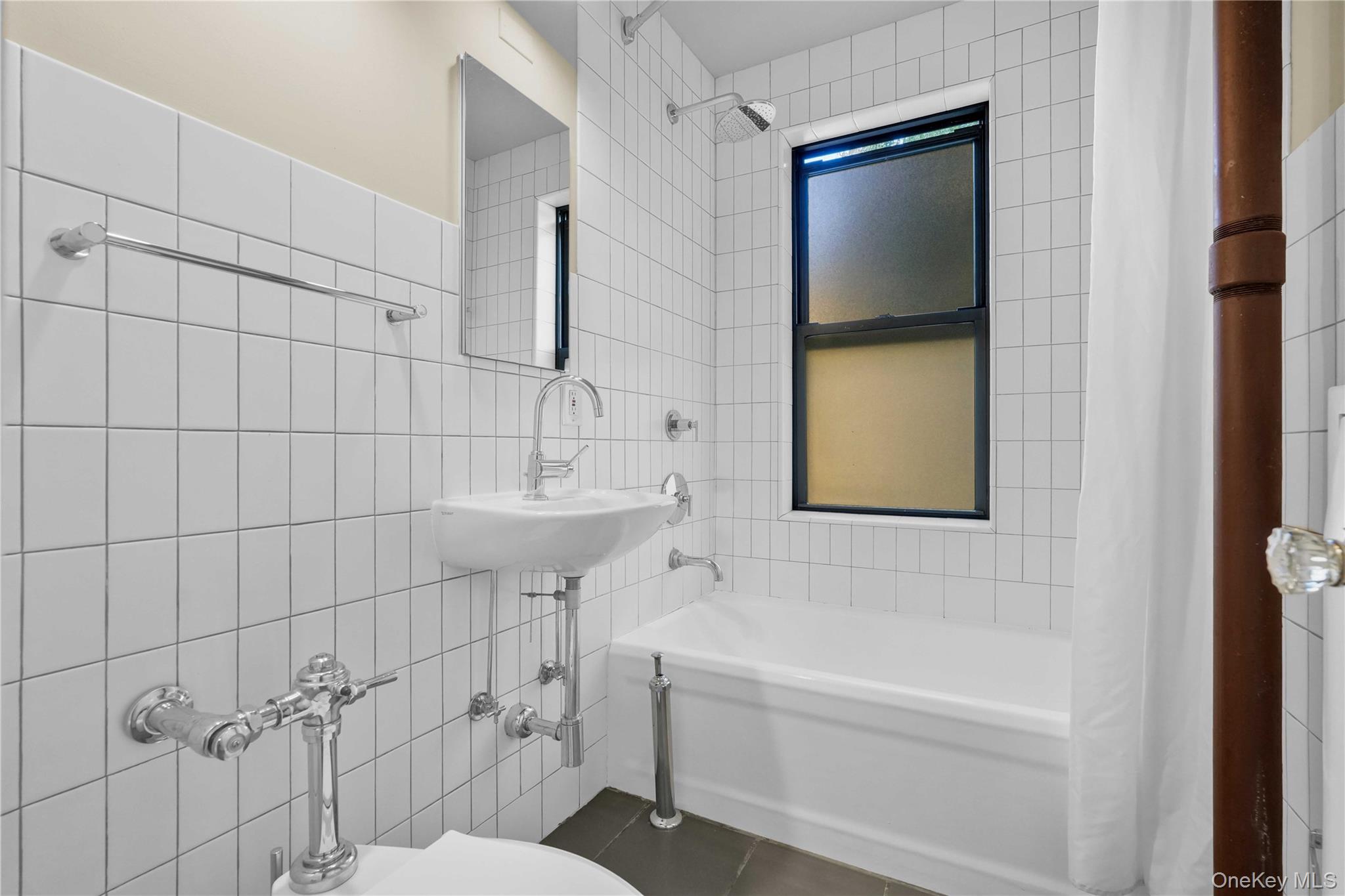 30-83 Crescent Street Unit: 2B