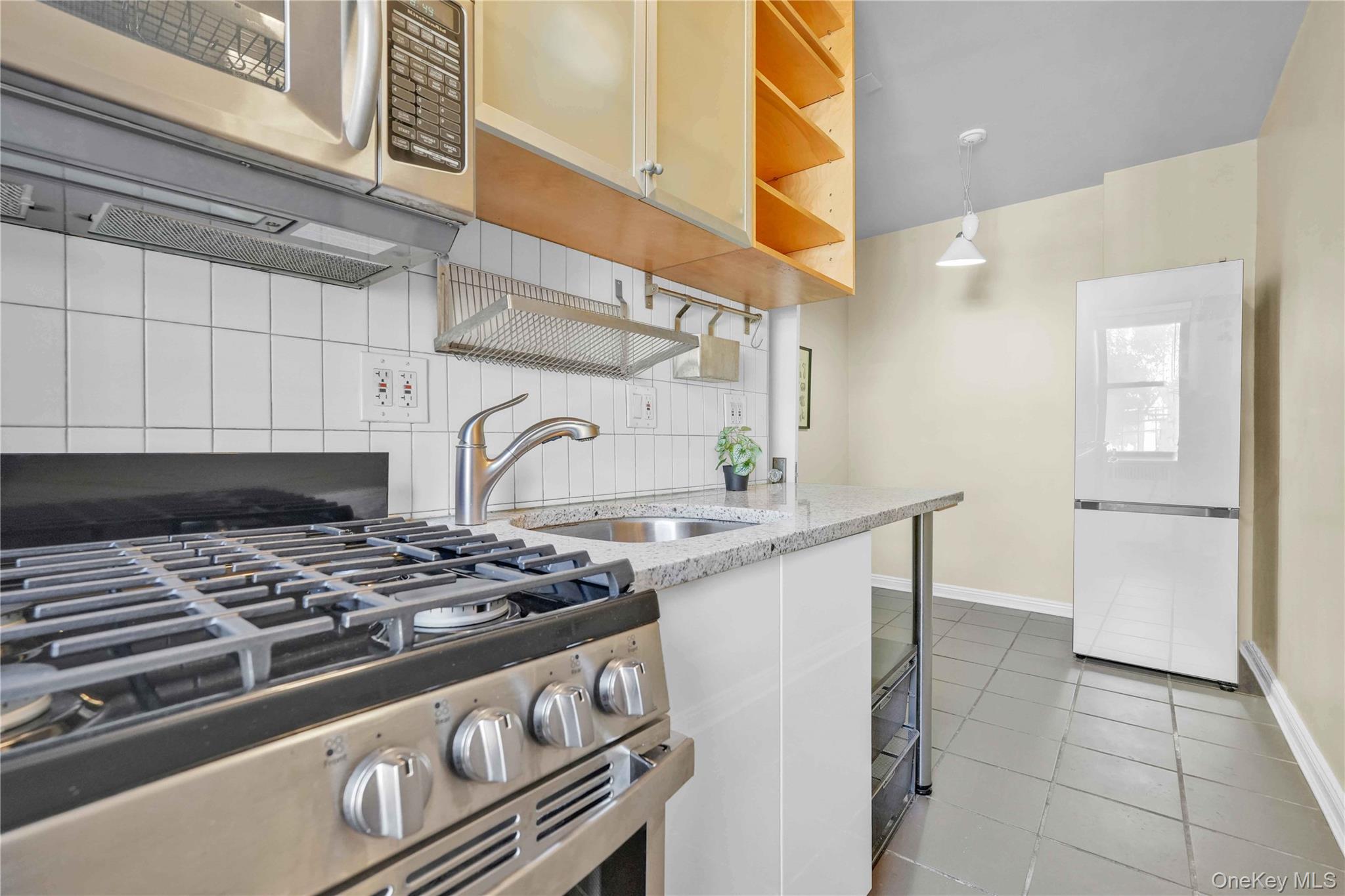 30-83 Crescent Street Unit: 2B