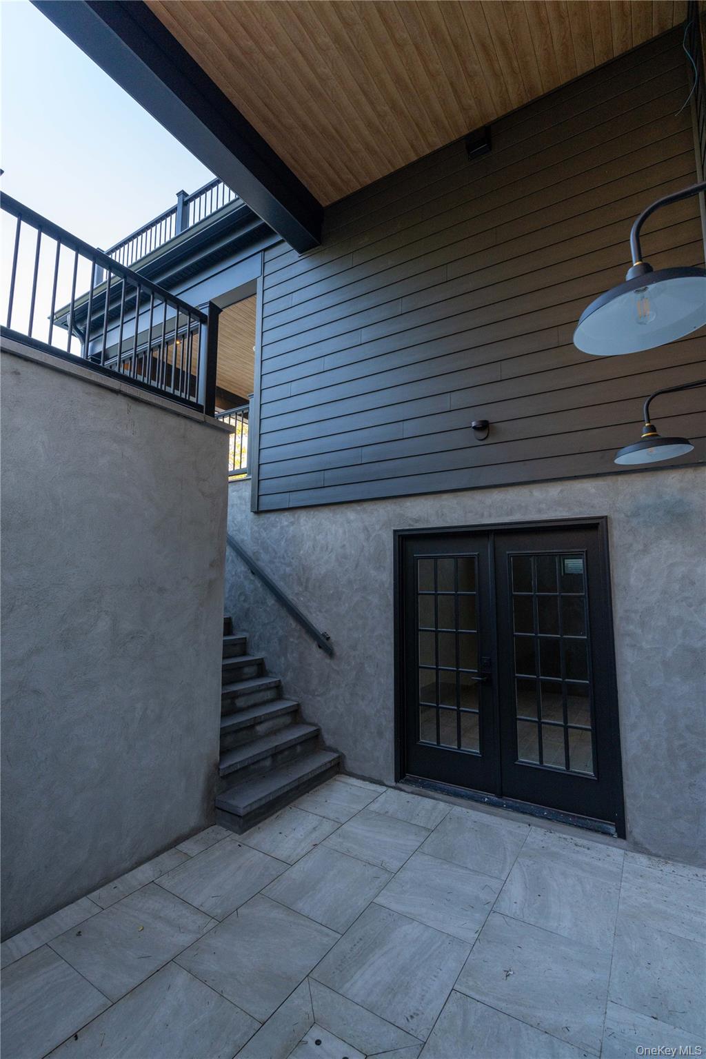487 Davie Street